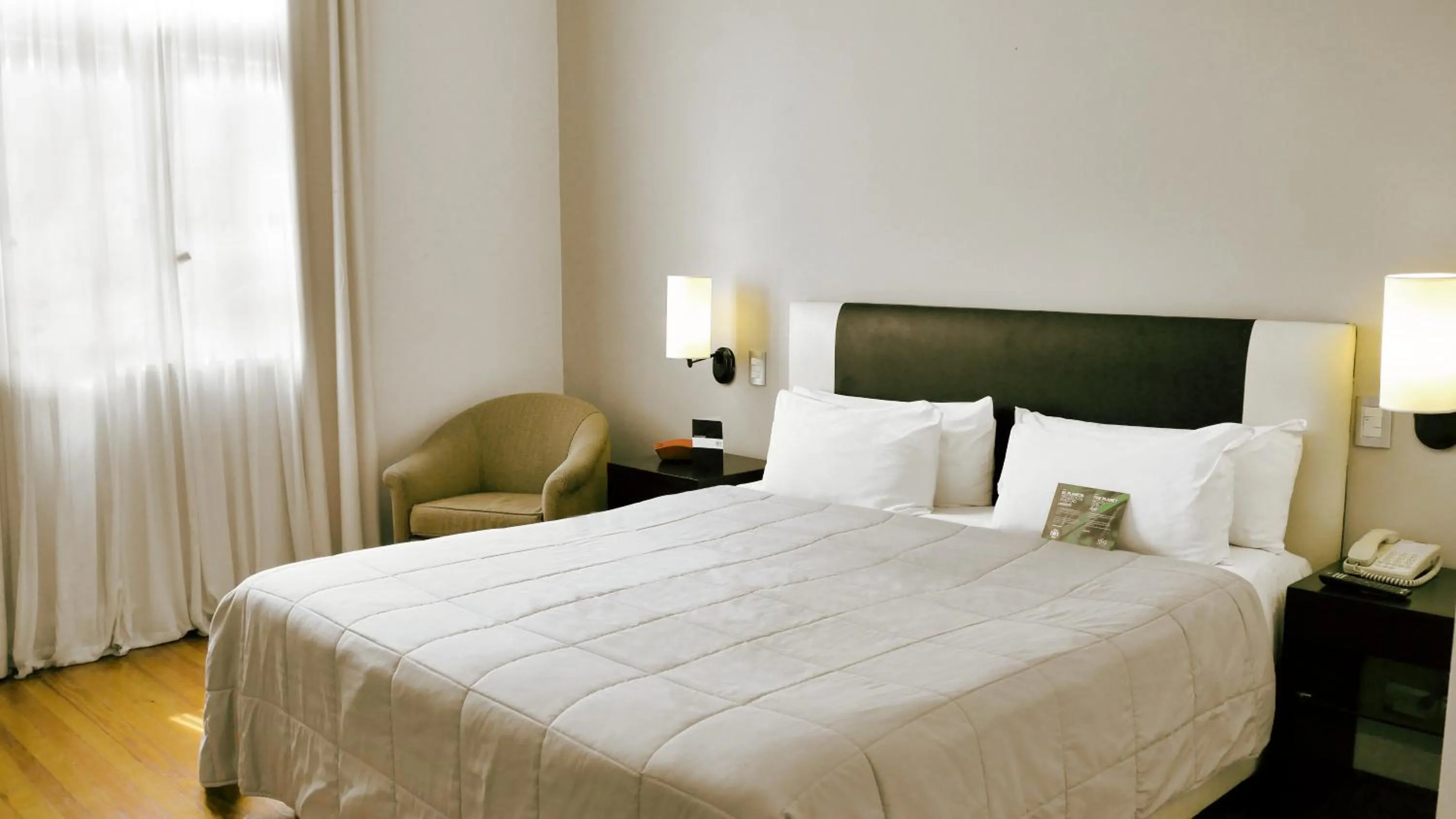 Photo of the whole room in 562 Nogaro