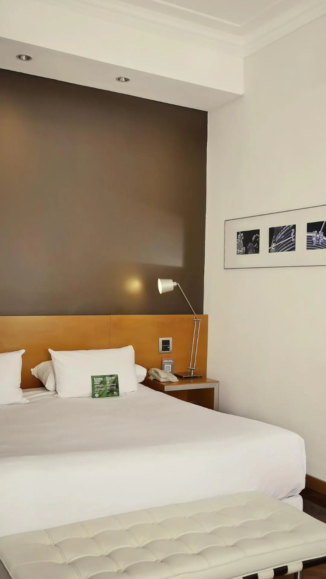 Toilet, Bed in 725 Continental Hotel