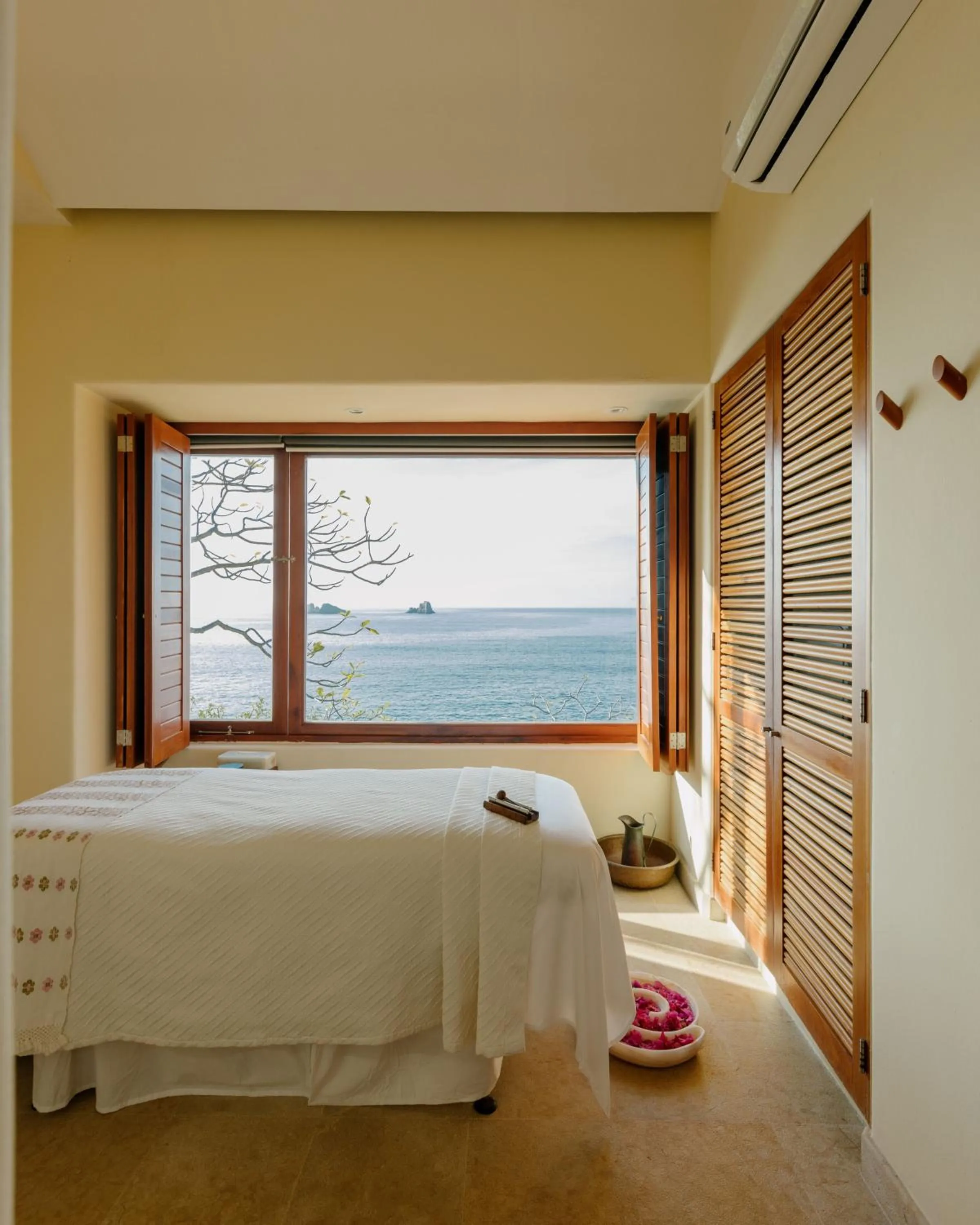 Massage, Bed in Cala de Mar Resort & Spa Ixtapa