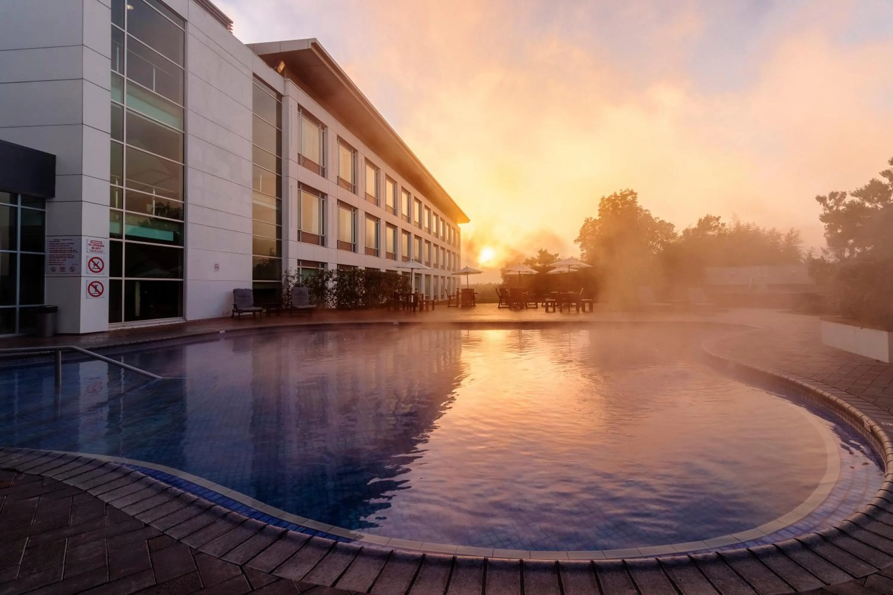 Swimming pool in Rydges Rotorua