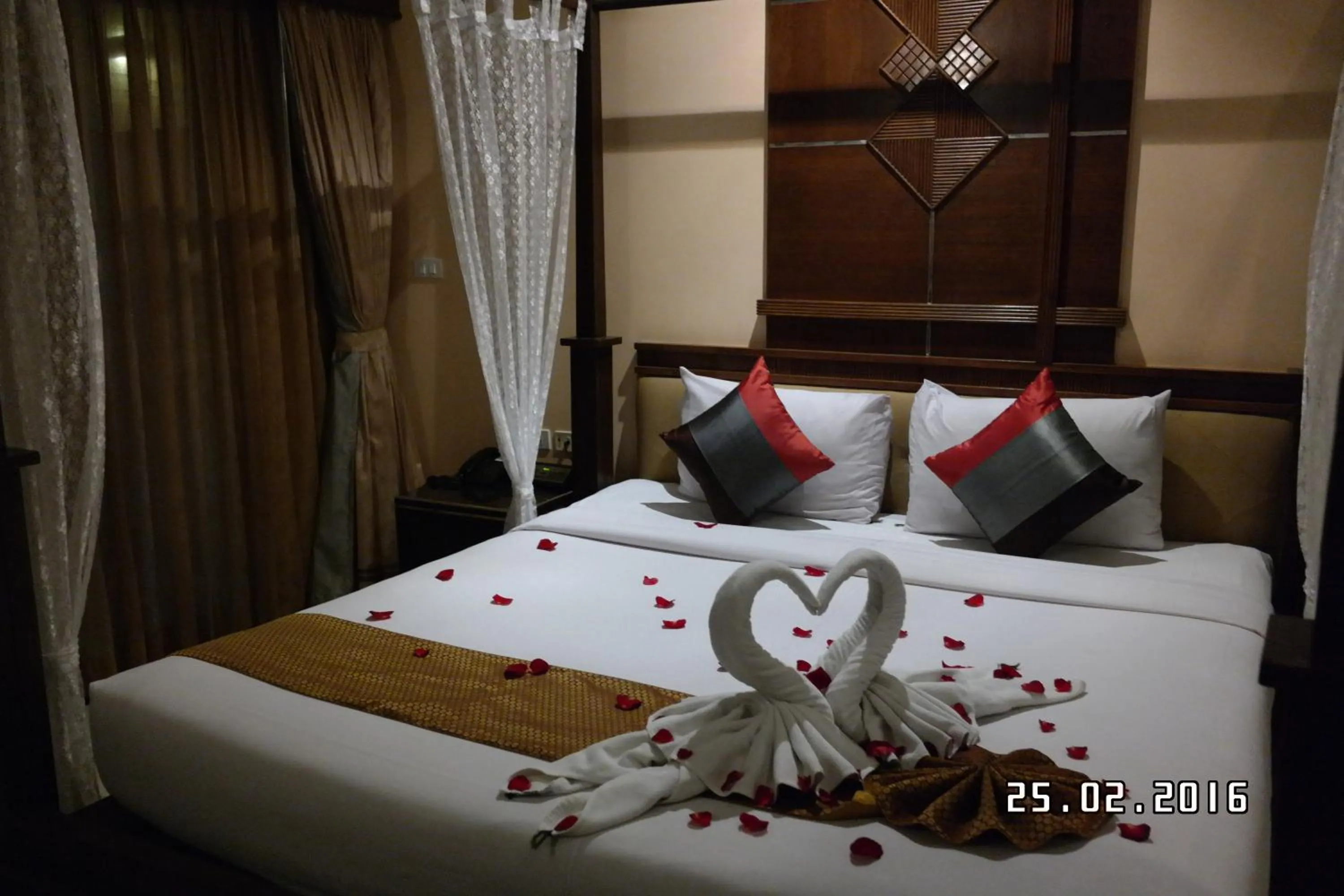 Bedroom, Bed in Pattaya Loft