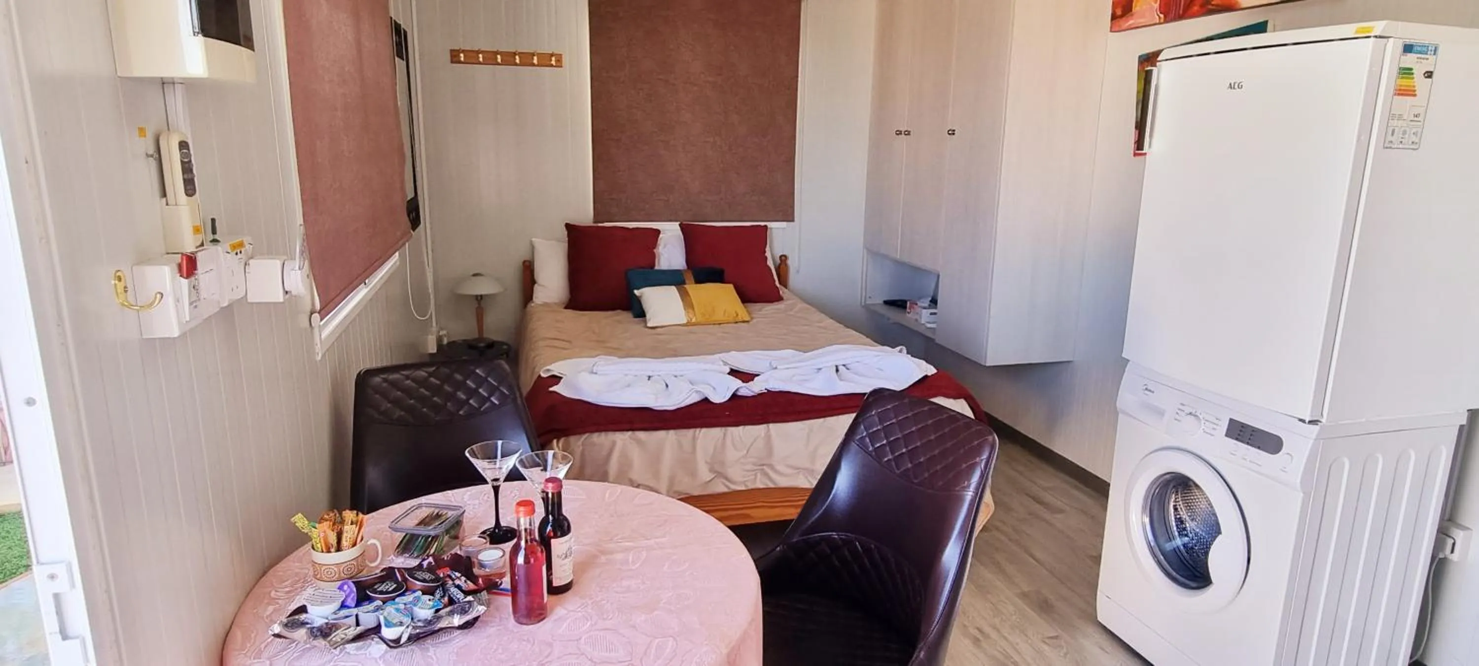 Dining area, Bed in Astrofegia Apartments Near The Sea