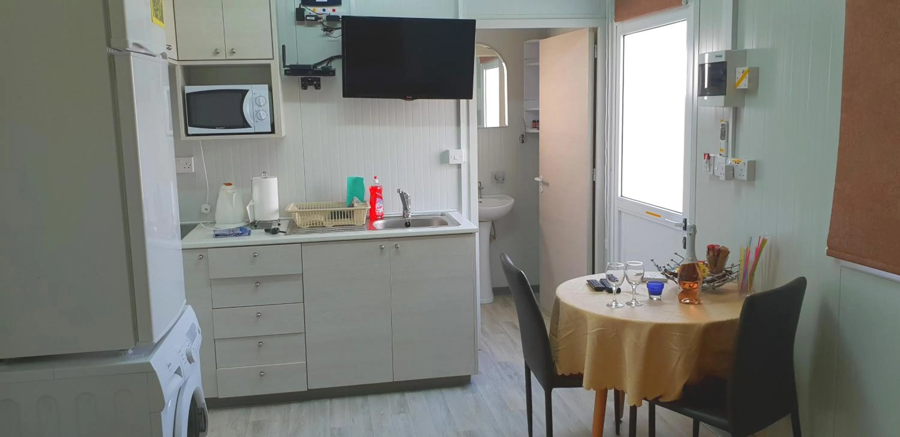 Kitchen or kitchenette in Astrofegia Apartments Near The Sea