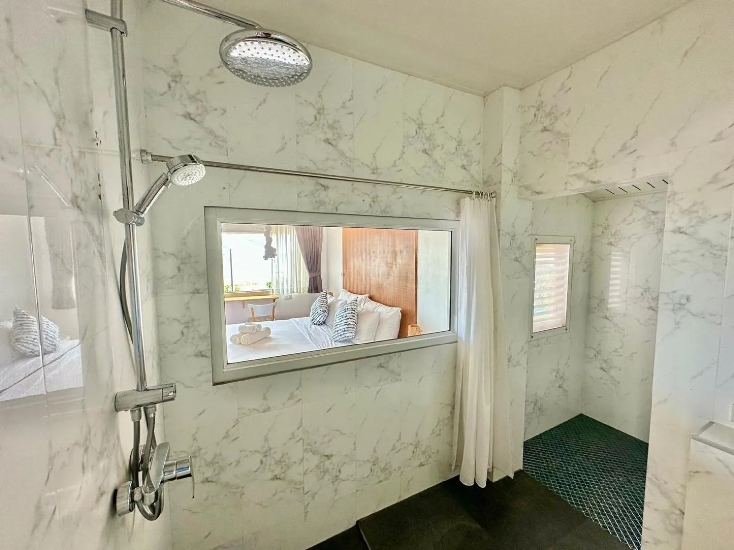 Bathroom in Twin Bay Resort Koh Lanta