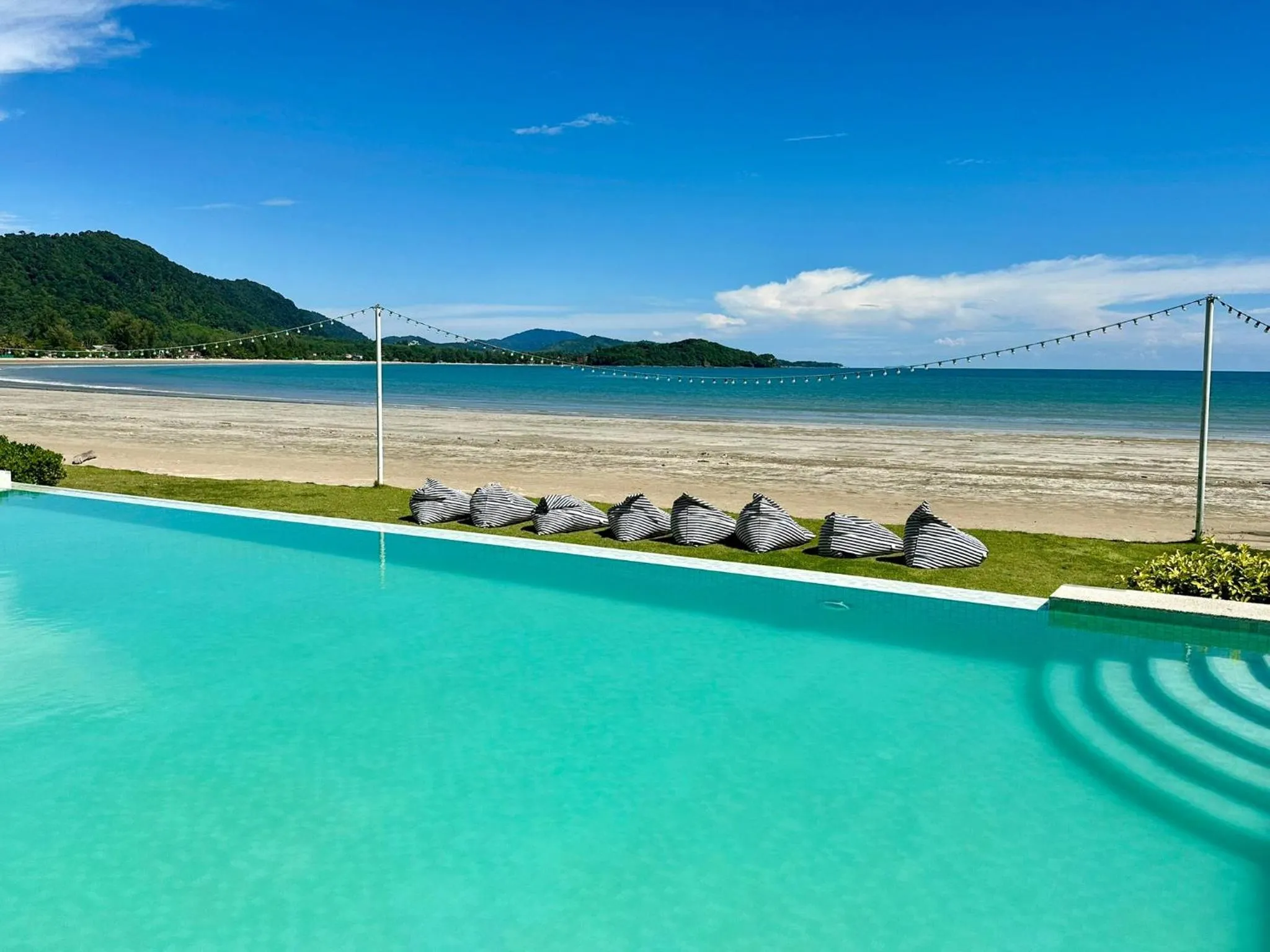Swimming pool in Twin Bay Resort Koh Lanta