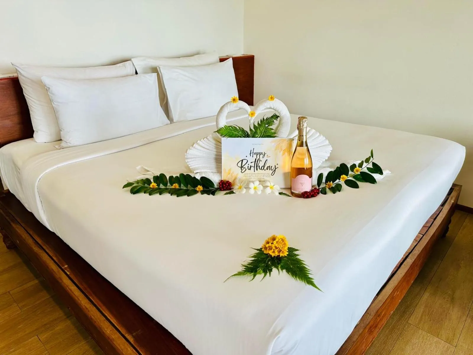 Bed in Twin Bay Resort Koh Lanta