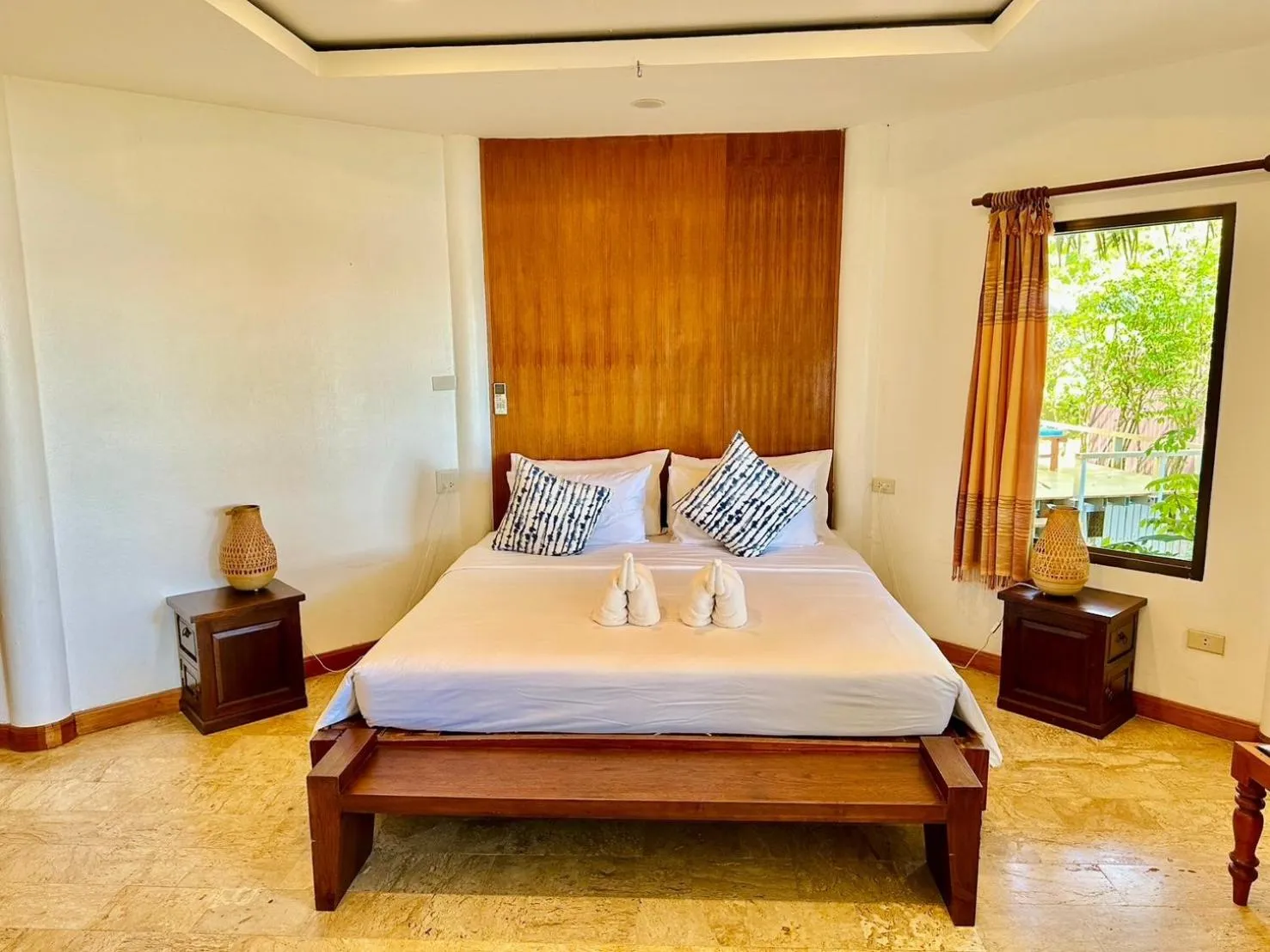 Bed in Twin Bay Resort Koh Lanta