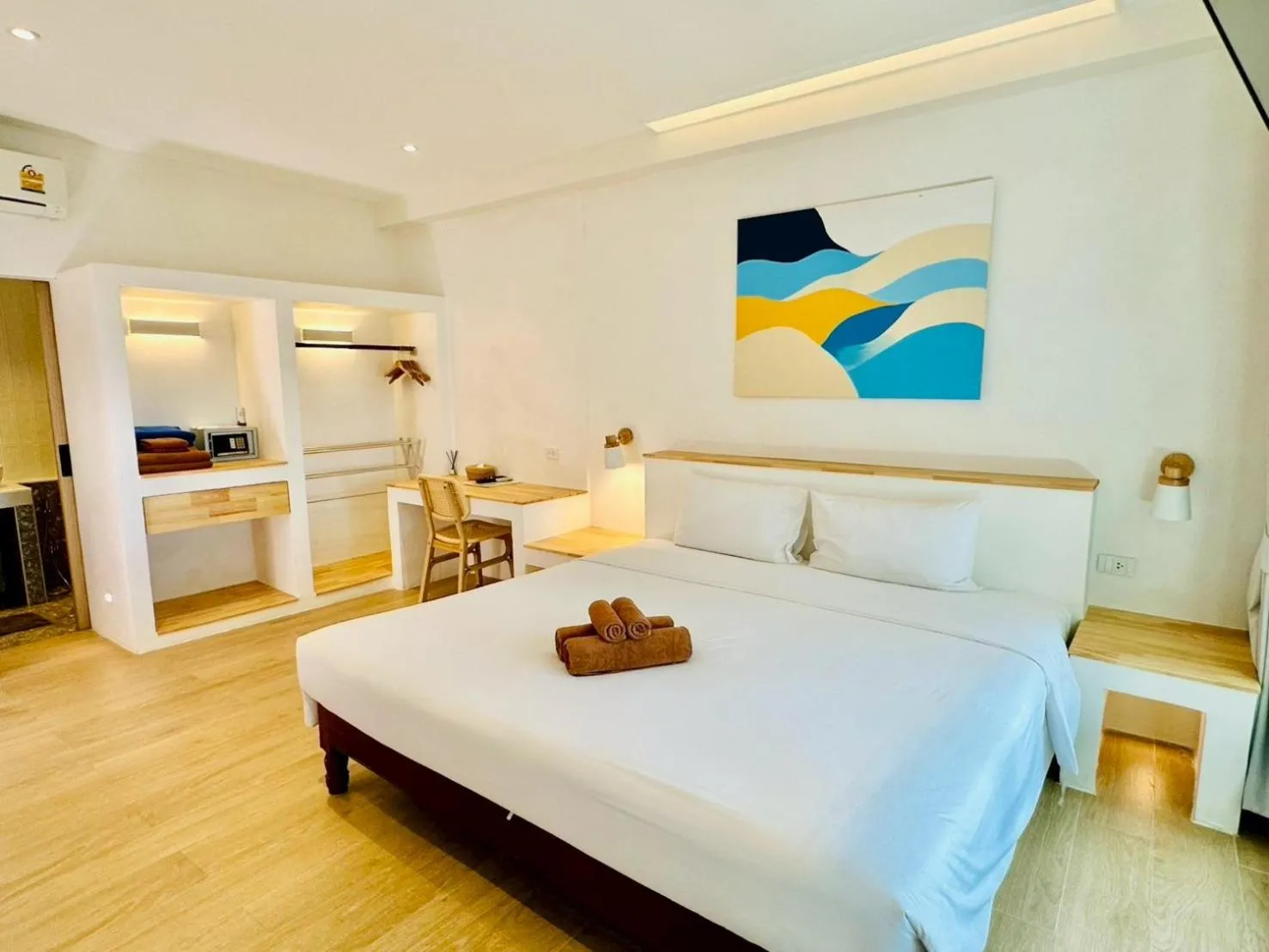 Bedroom, Bed in Twin Bay Resort Koh Lanta