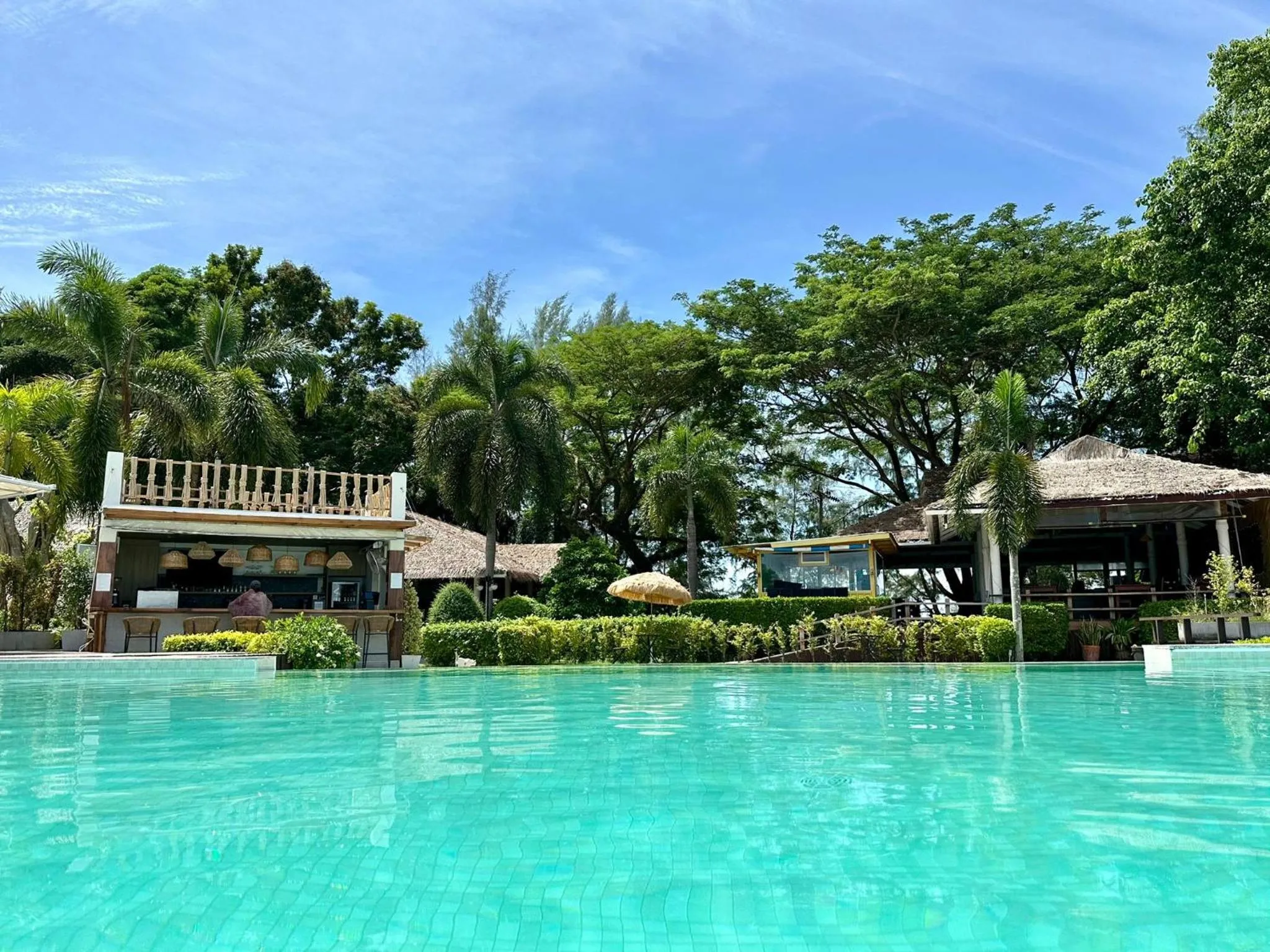 Swimming pool in Twin Bay Resort Koh Lanta
