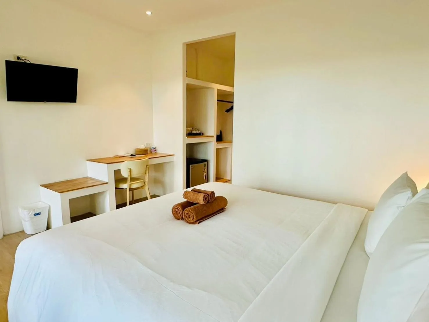 Property building, Bed in Twin Bay Resort Koh Lanta