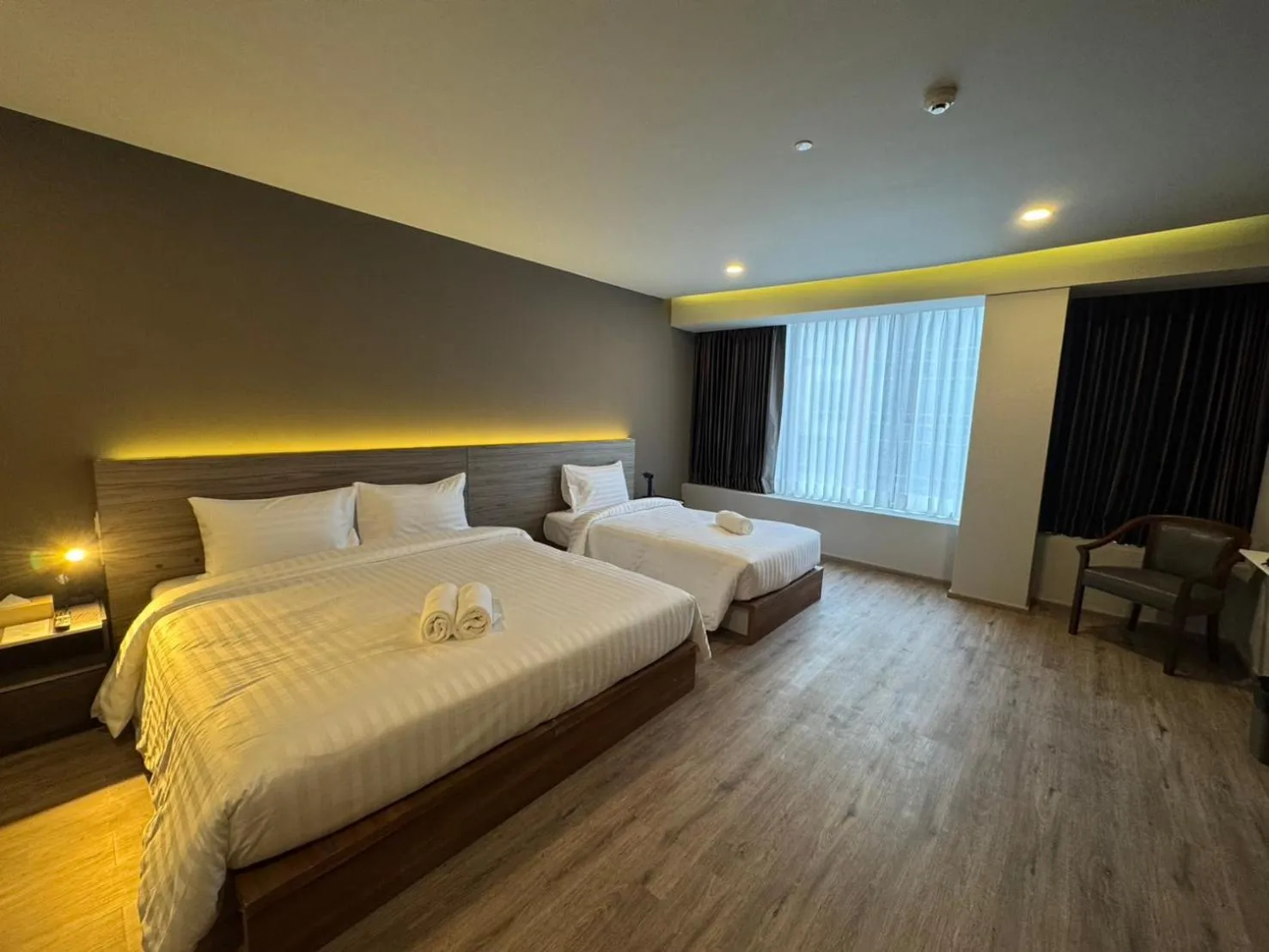 Bedroom, Bed in Manhattan Hotel Bangkok