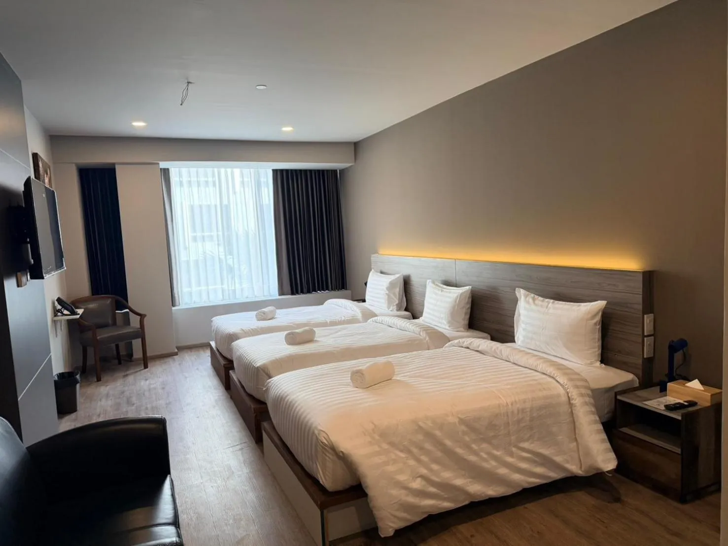 Bedroom, Bed in Manhattan Hotel Bangkok