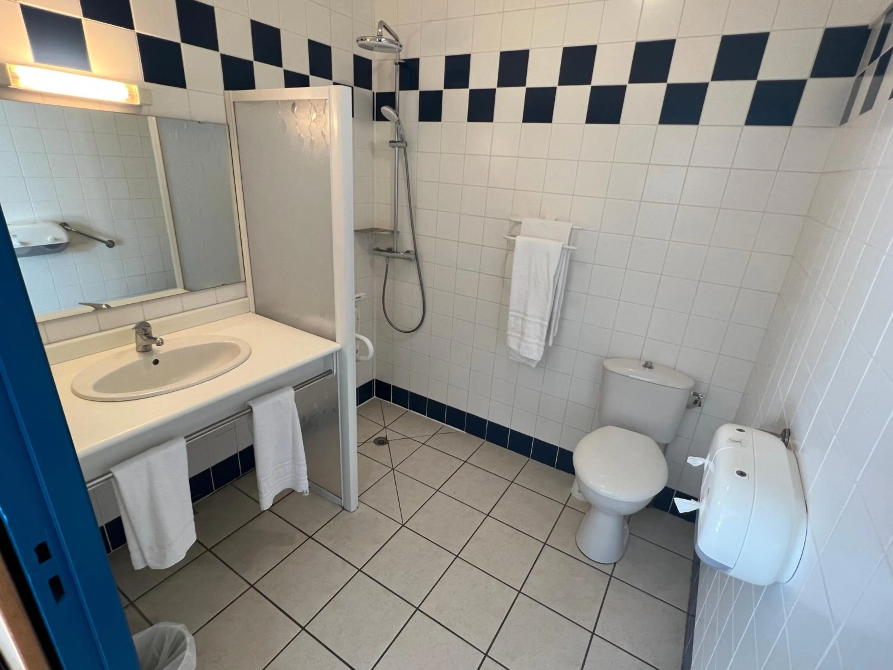 Bathroom in Hôtel Le Laury's