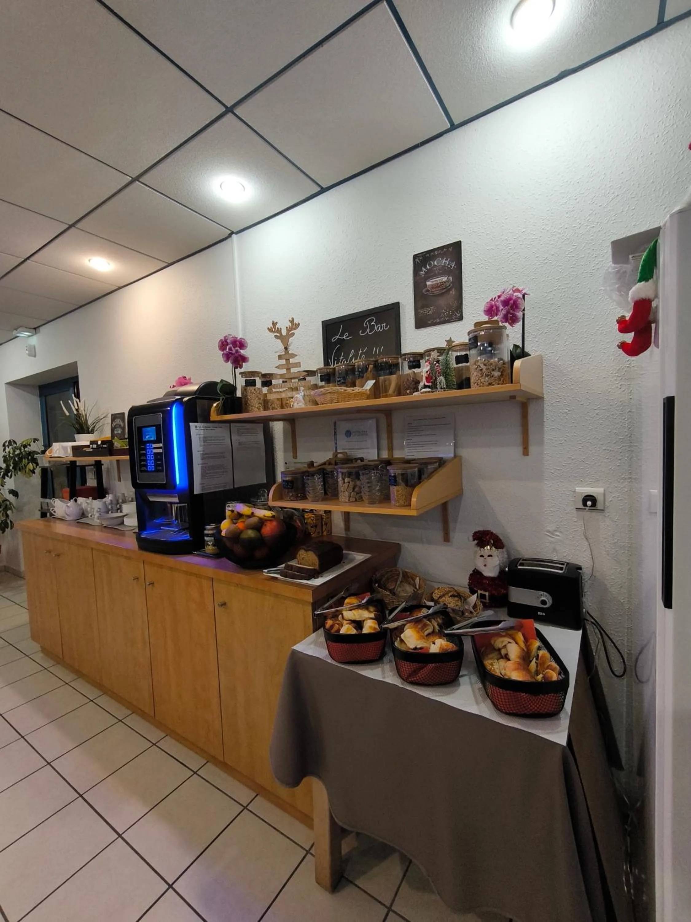 Buffet breakfast in Hôtel Le Laury's