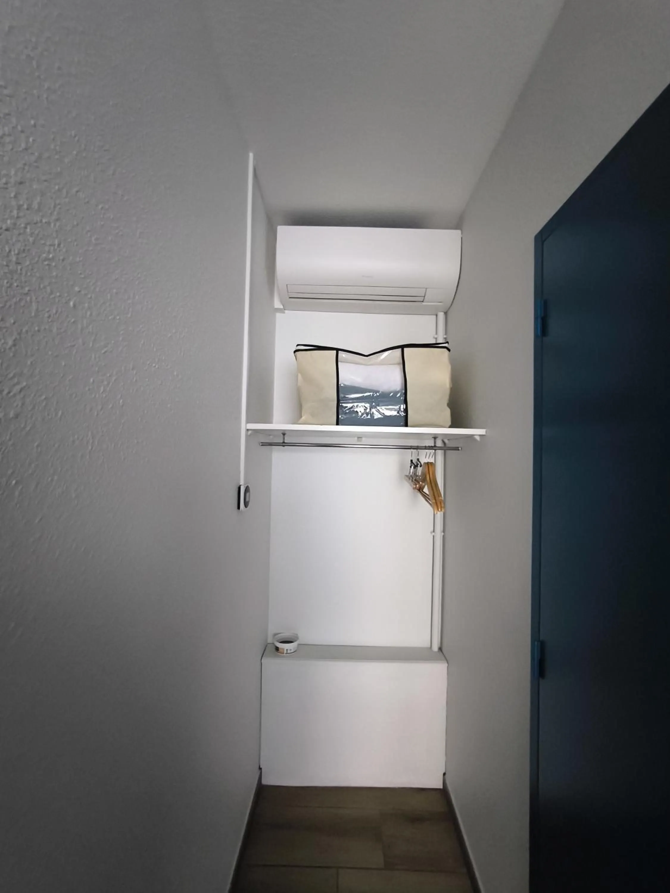 air conditioner in Hôtel Le Laury's