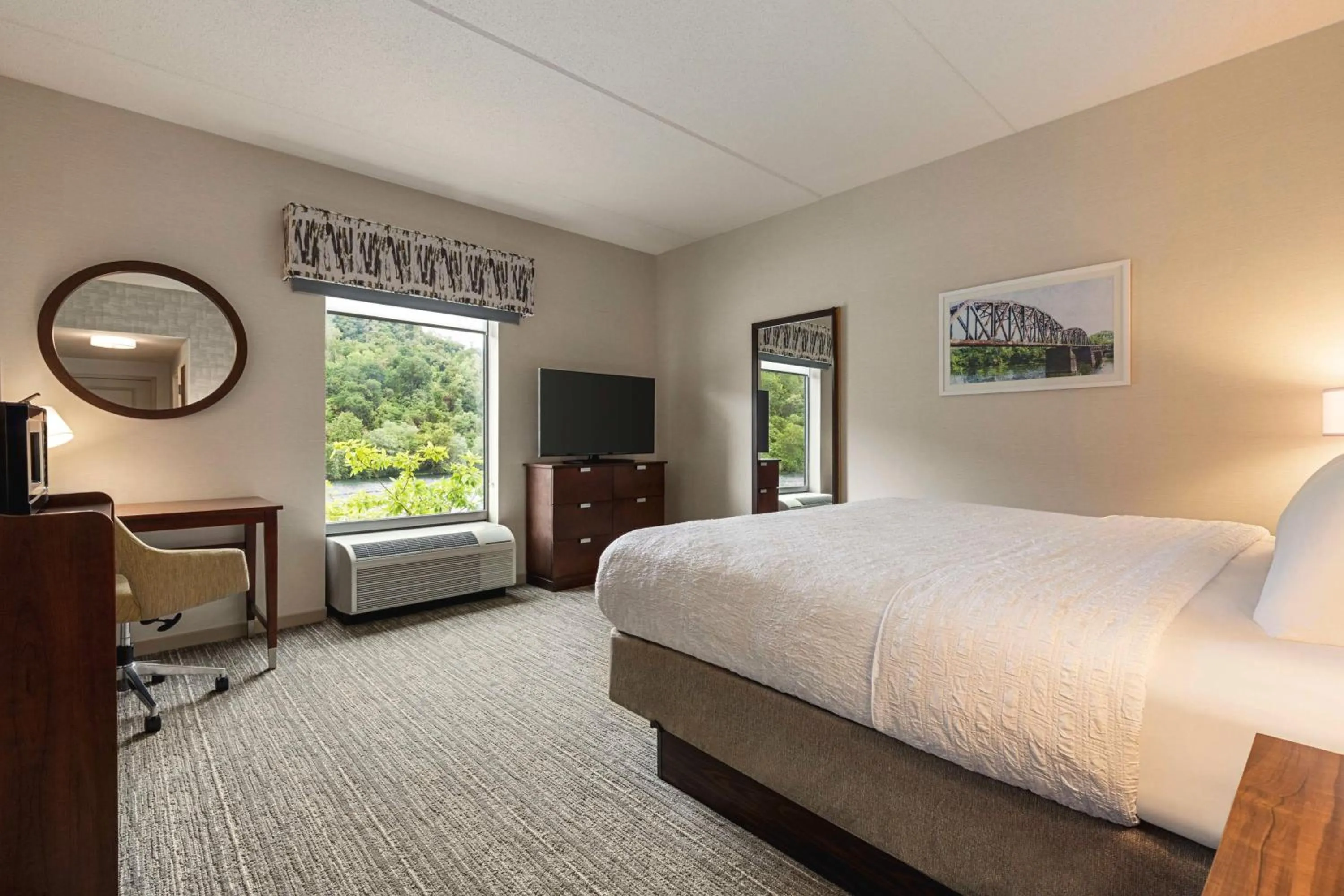 Bed in Hampton Inn & Suites Pittsburgh Waterfront West Homestead