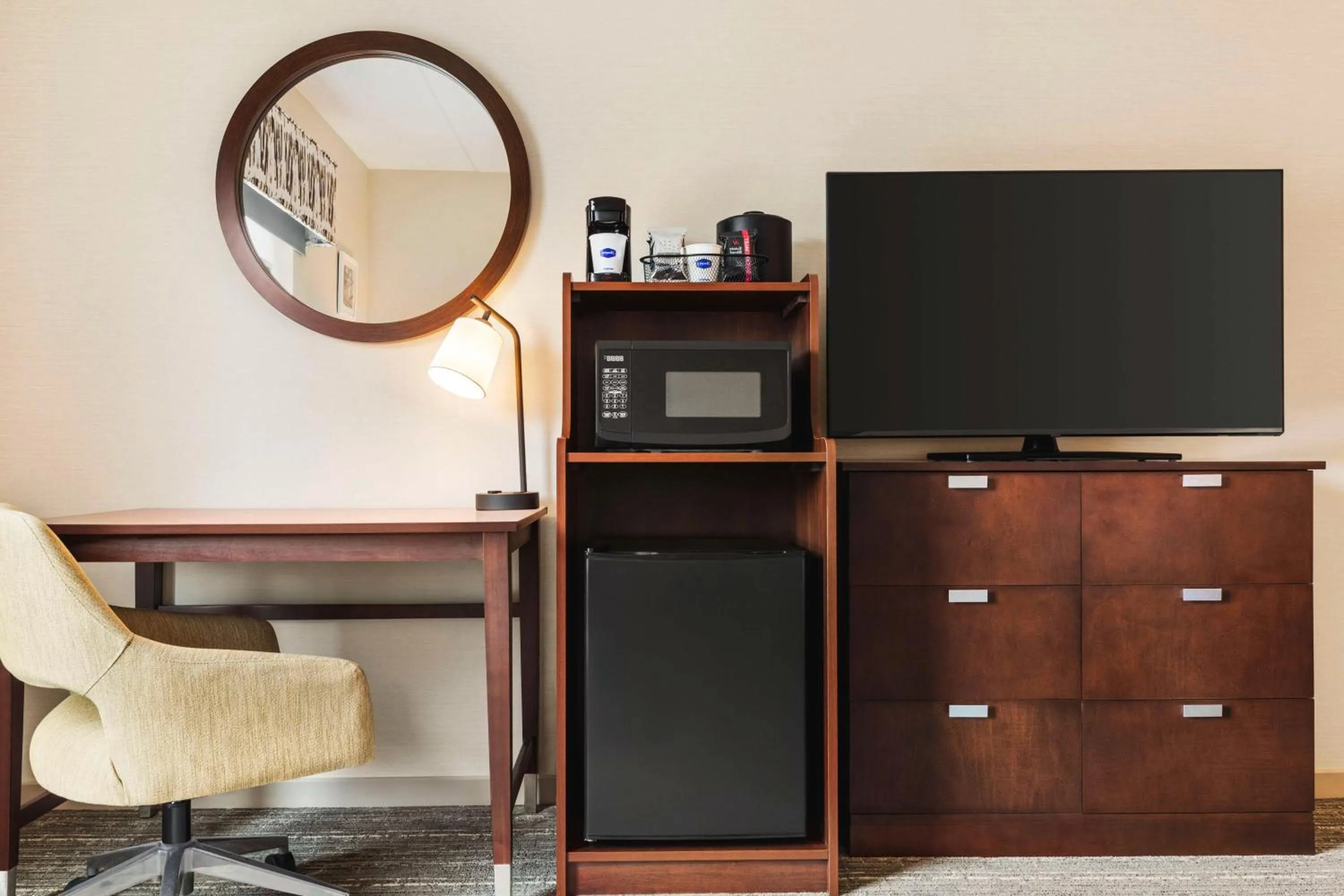 Living room in Hampton Inn & Suites Pittsburgh Waterfront West Homestead