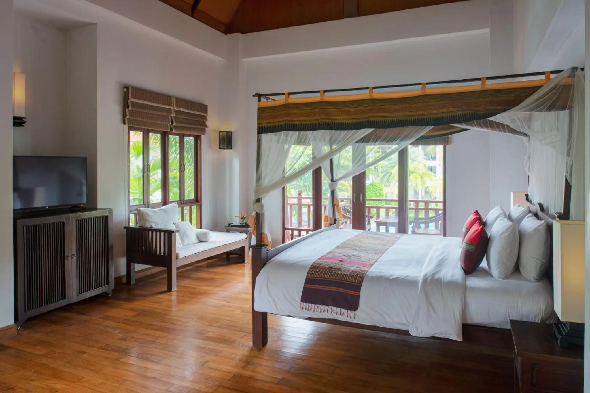 Bed in Royal Lanta Resort & Spa