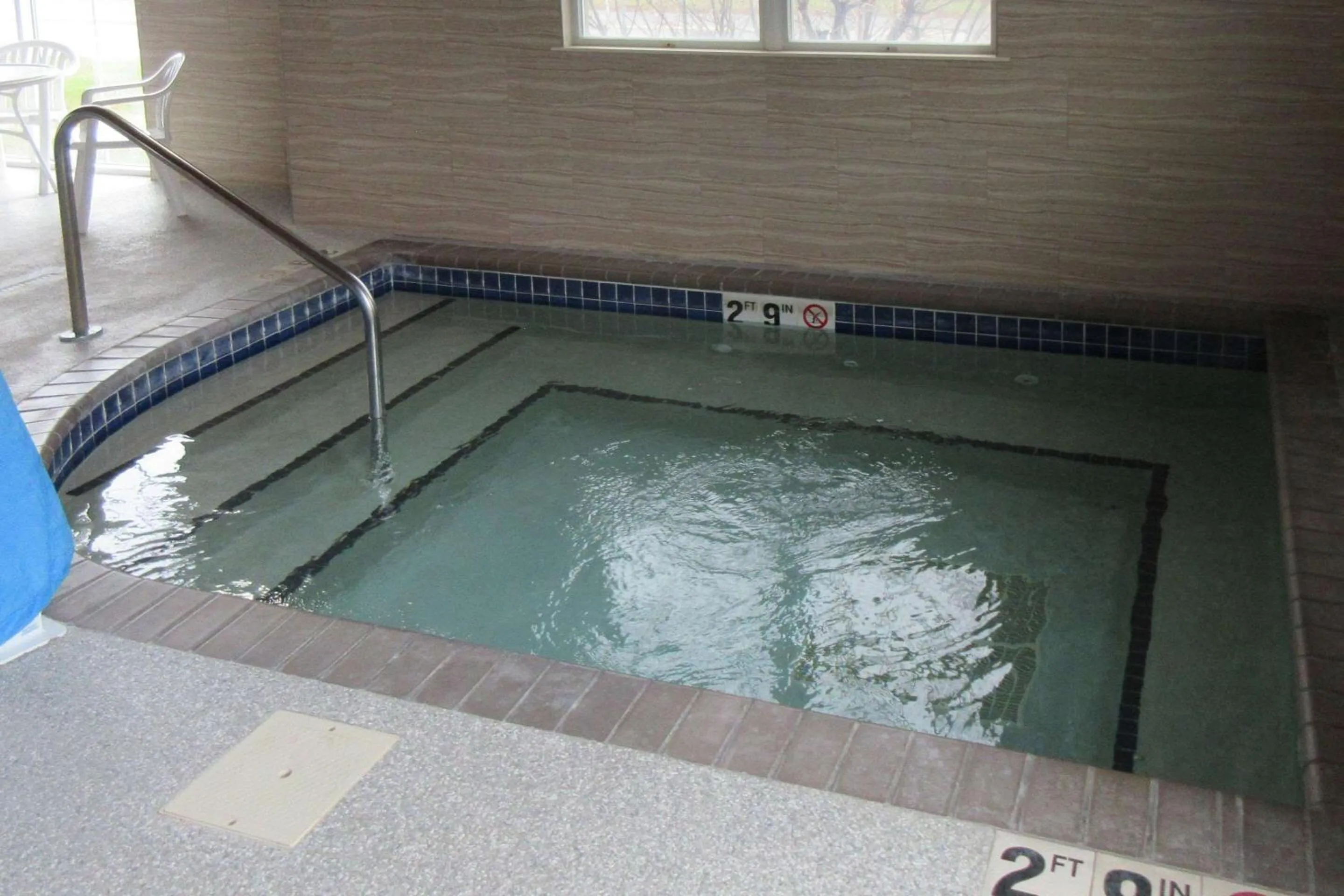 Swimming pool in Quality Inn & Suites