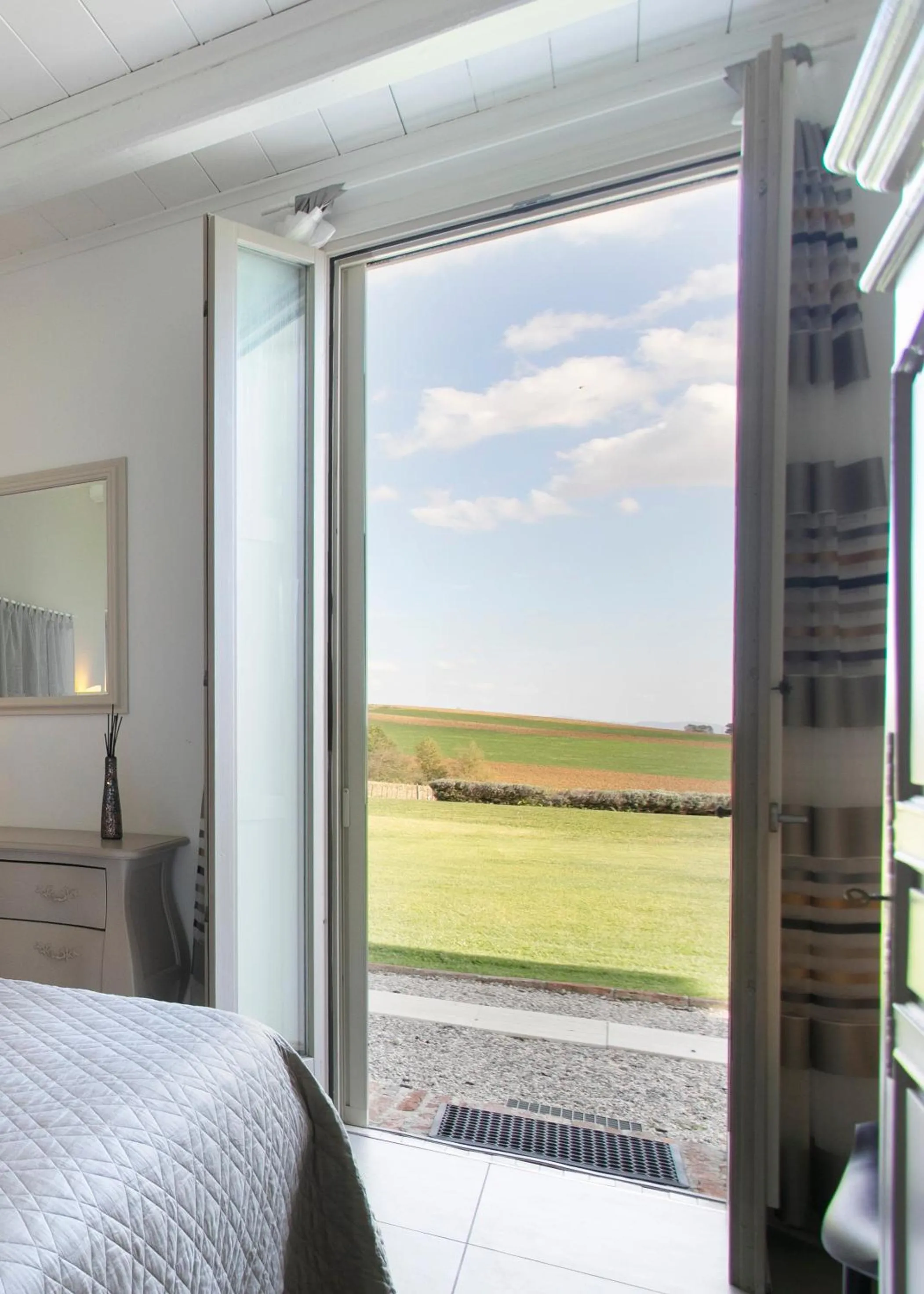 Garden view, Bed in Fontelunga Hotel & Villas