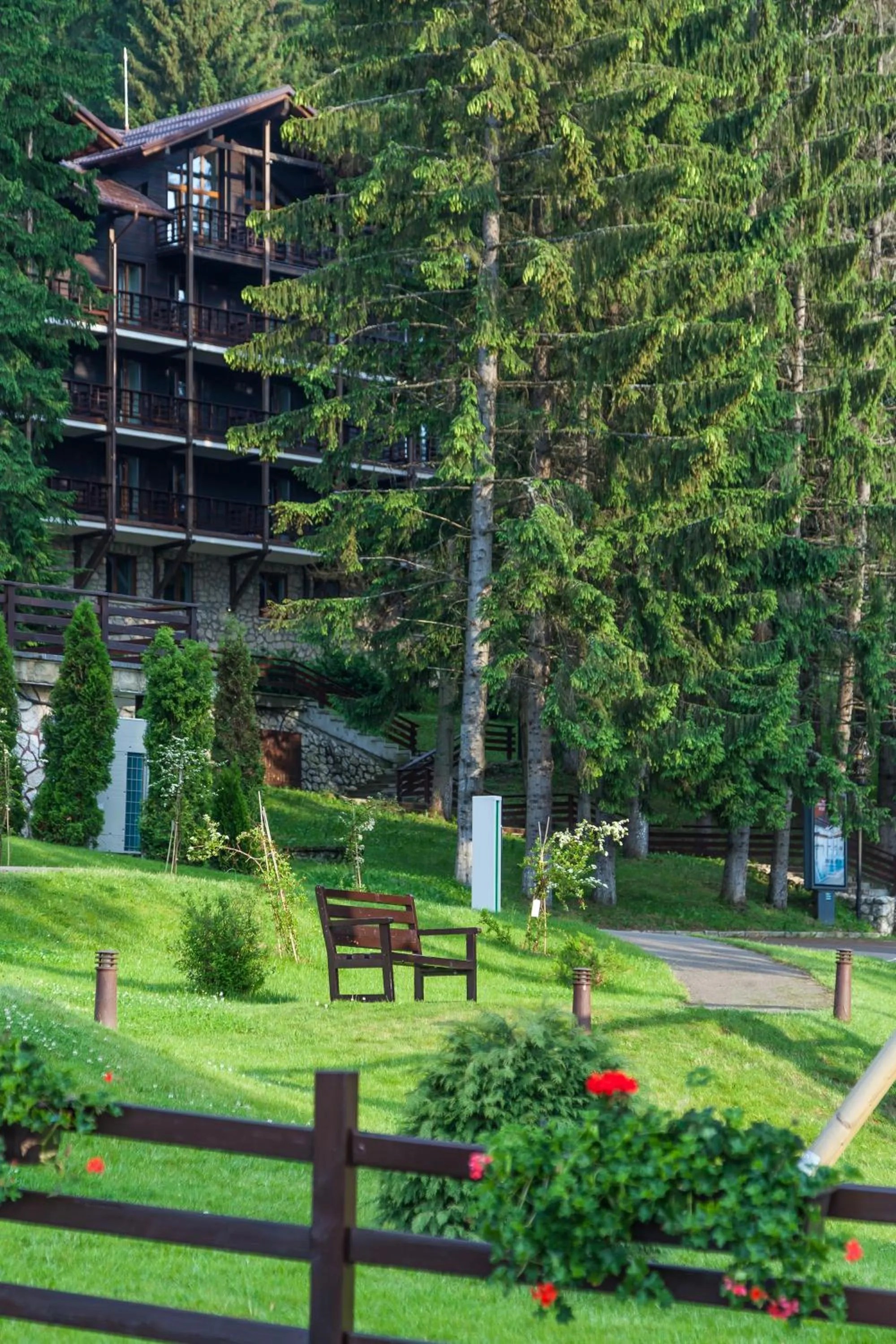 Property building in Ana Hotels Bradul Poiana Brasov