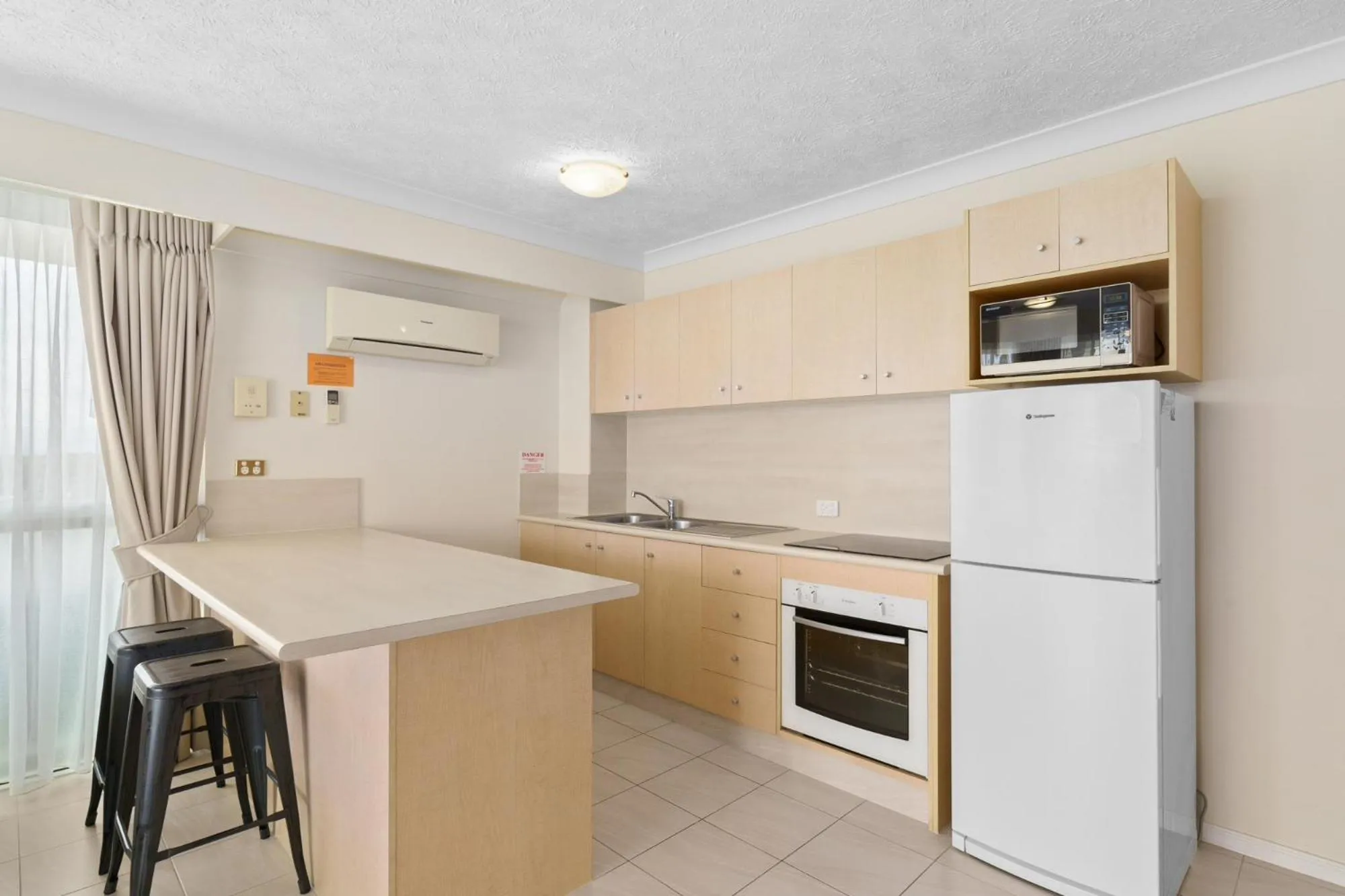 Kitchen or kitchenette in Surf Parade Resort