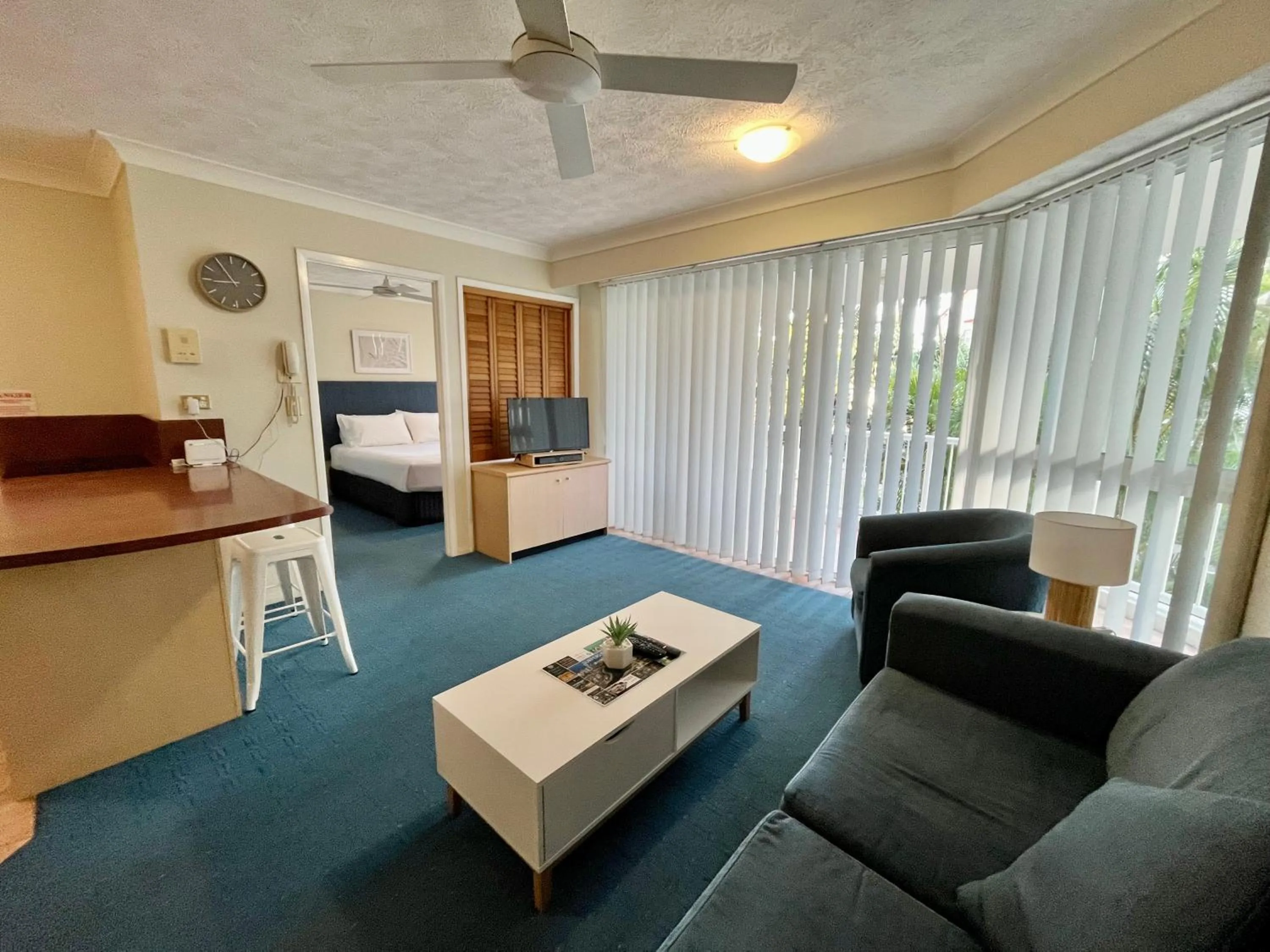 Living room, Bed in Surf Parade Resort