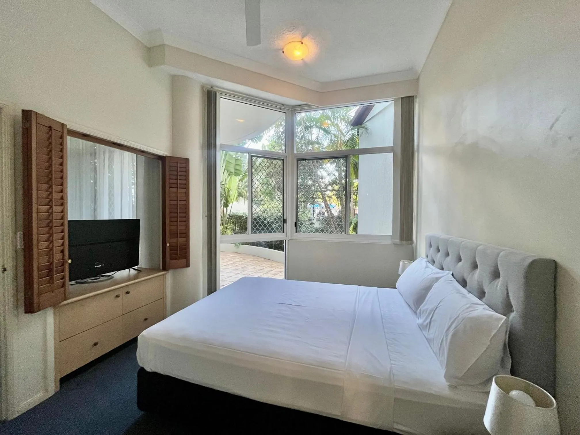 Bedroom, Bed in Surf Parade Resort