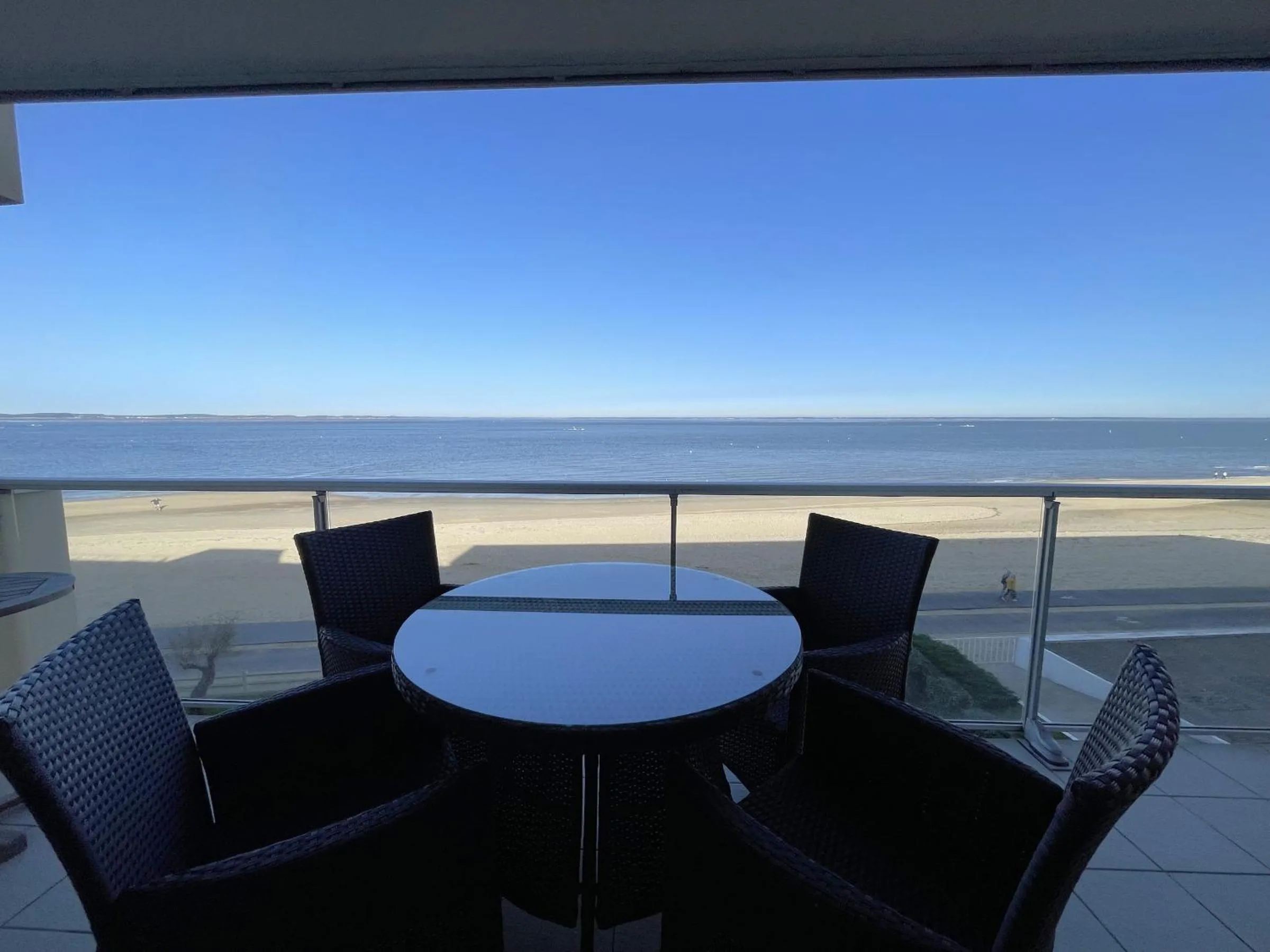 Appartement T2 proche centre avec terrasse et parking sous-terrain - FR-1-474-11