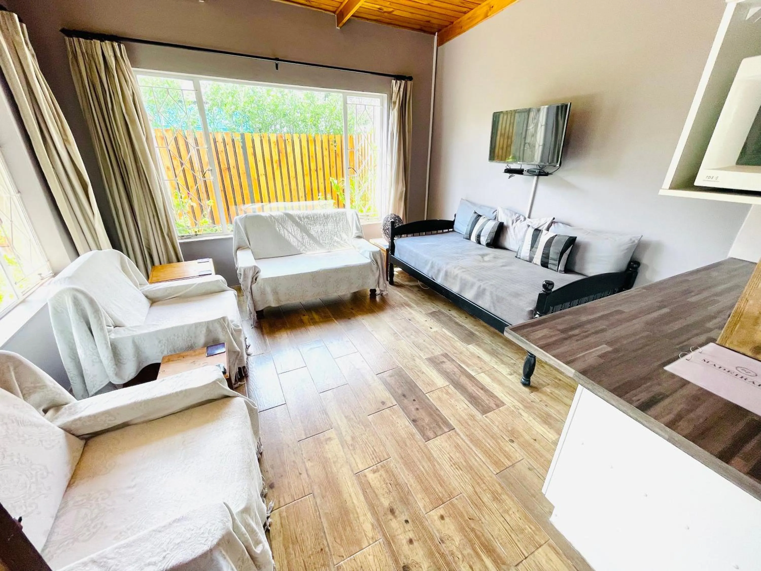 Living room, Bed in Madeira Bed