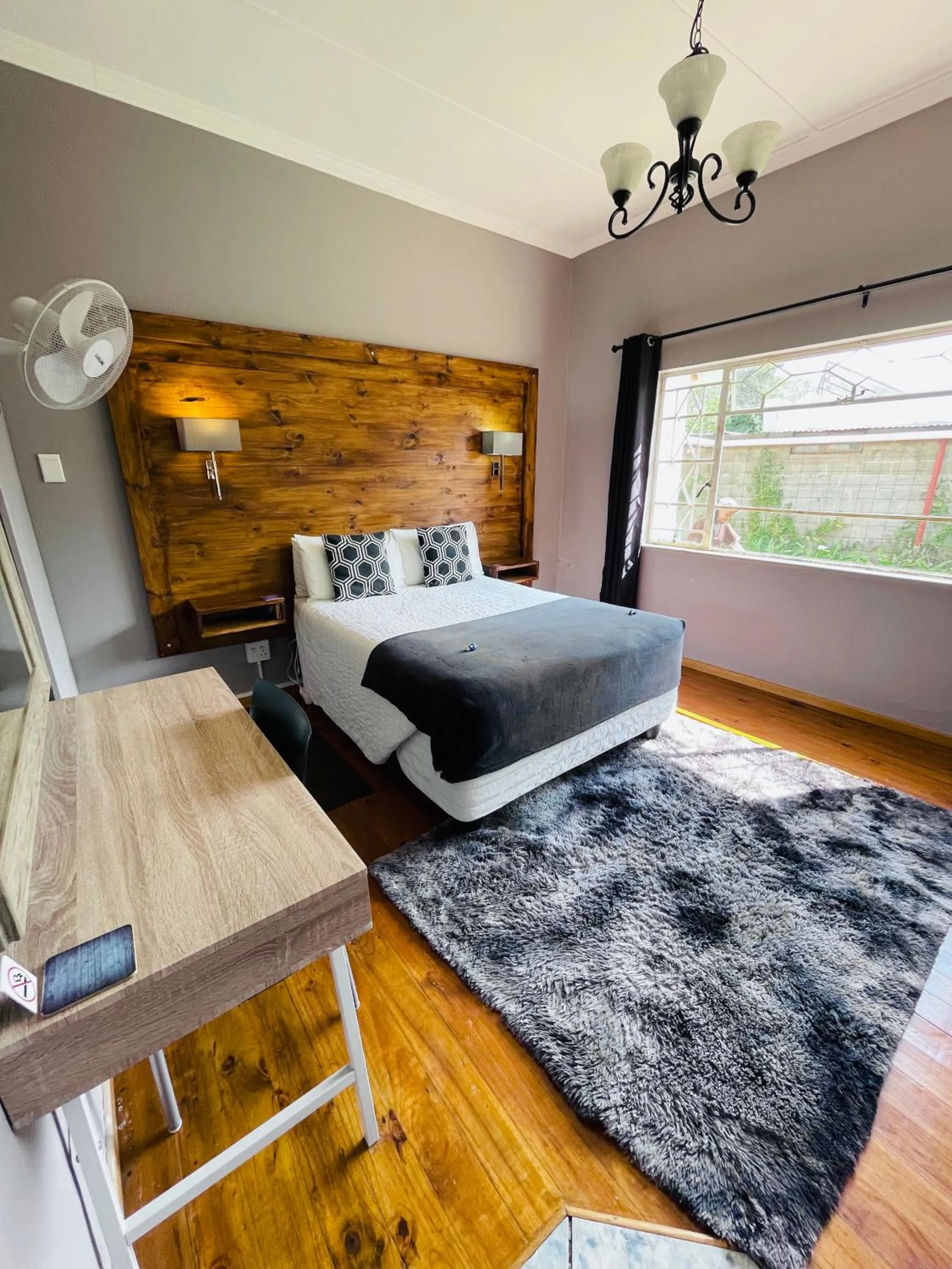 Photo of the whole room, Bed in Madeira Bed