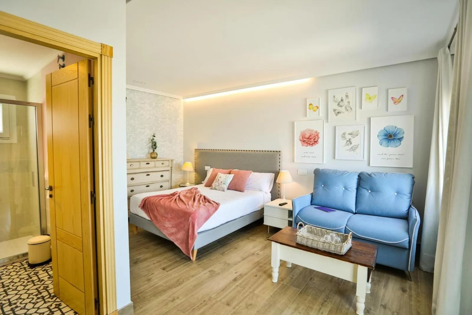 Photo of the whole room, Bed in El Patio de los Jazmines Boutique-House