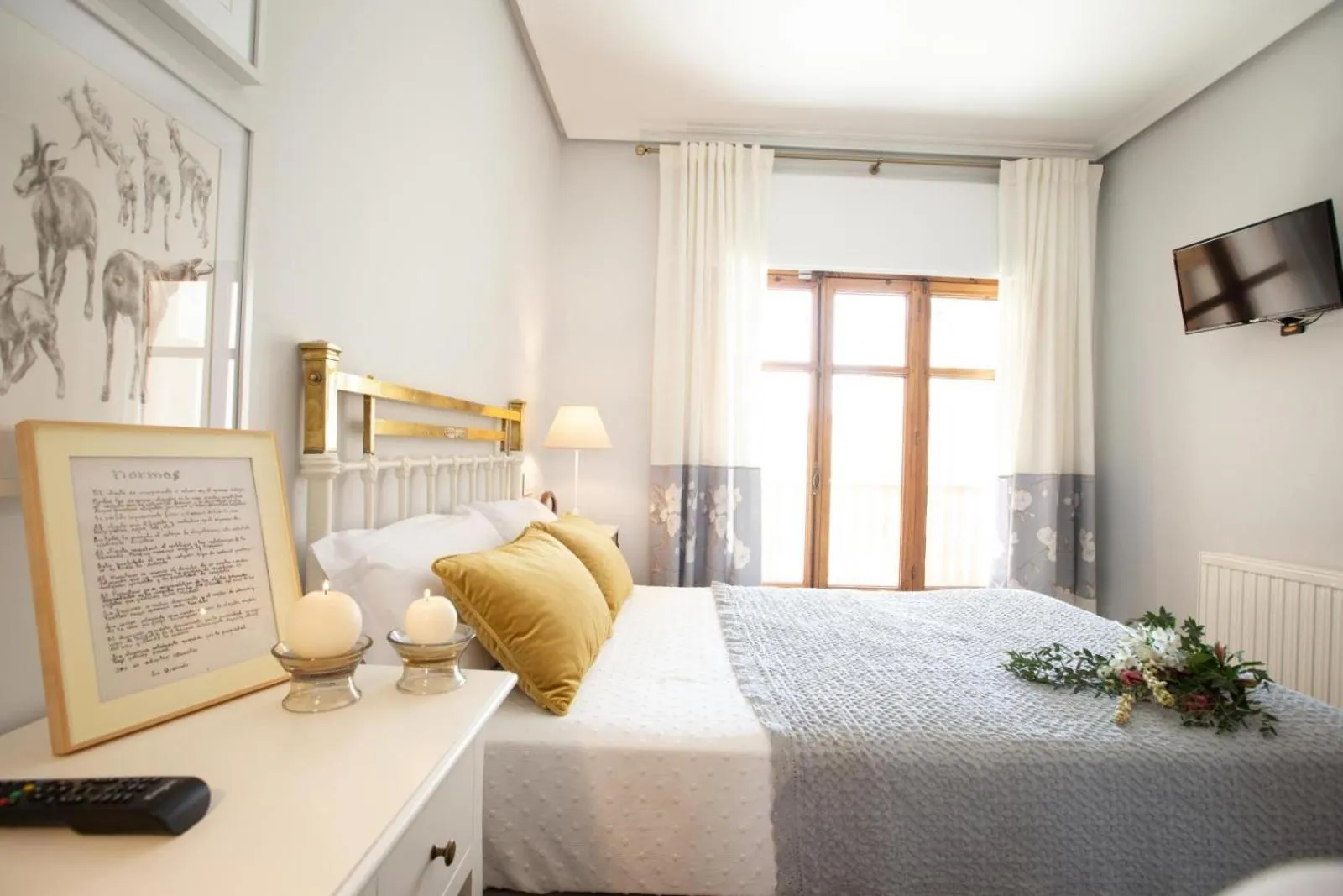 Photo of the whole room, Bed in El Patio de los Jazmines Boutique-House