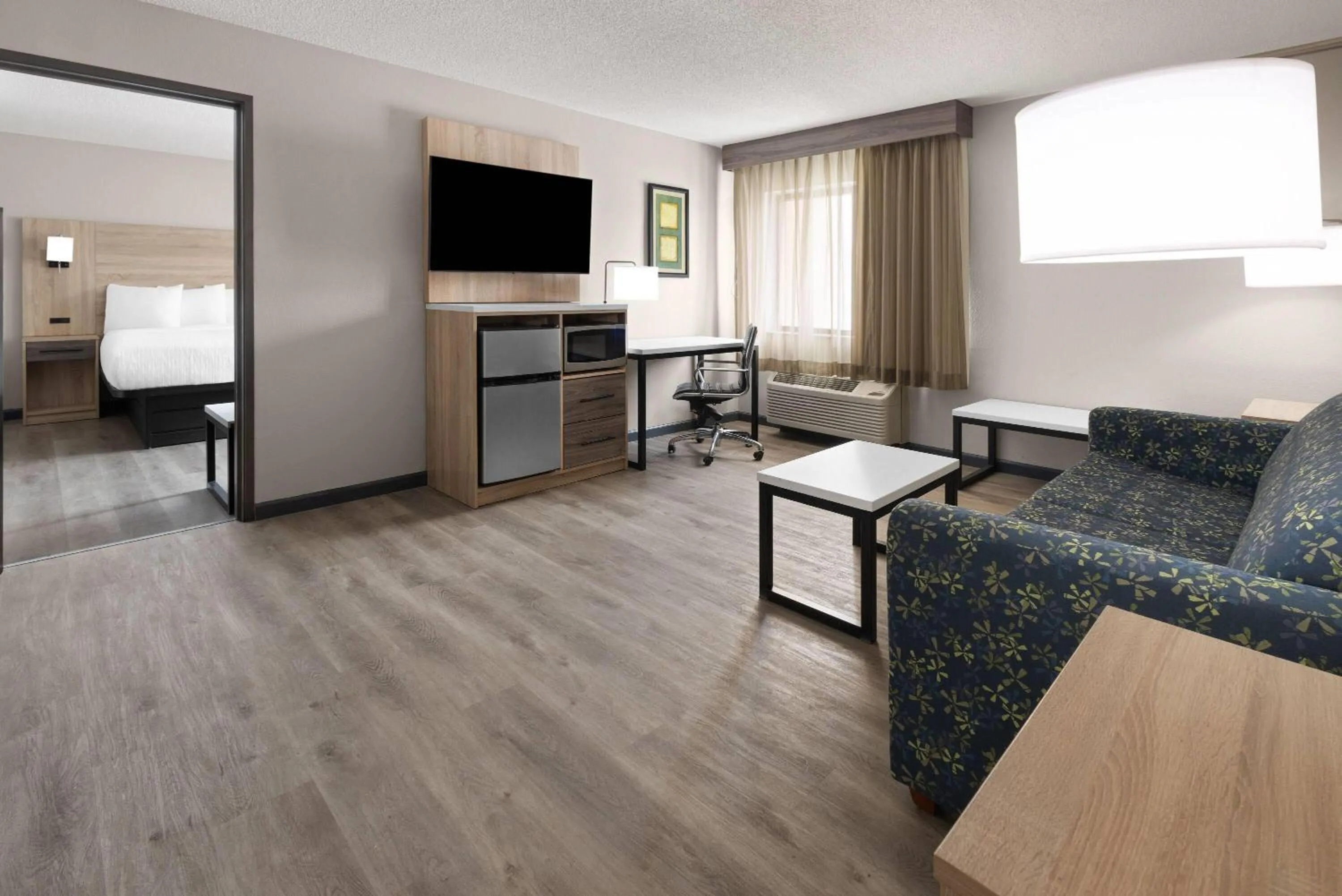 Photo of the whole room in La Quinta by Wyndham Mansfield OH