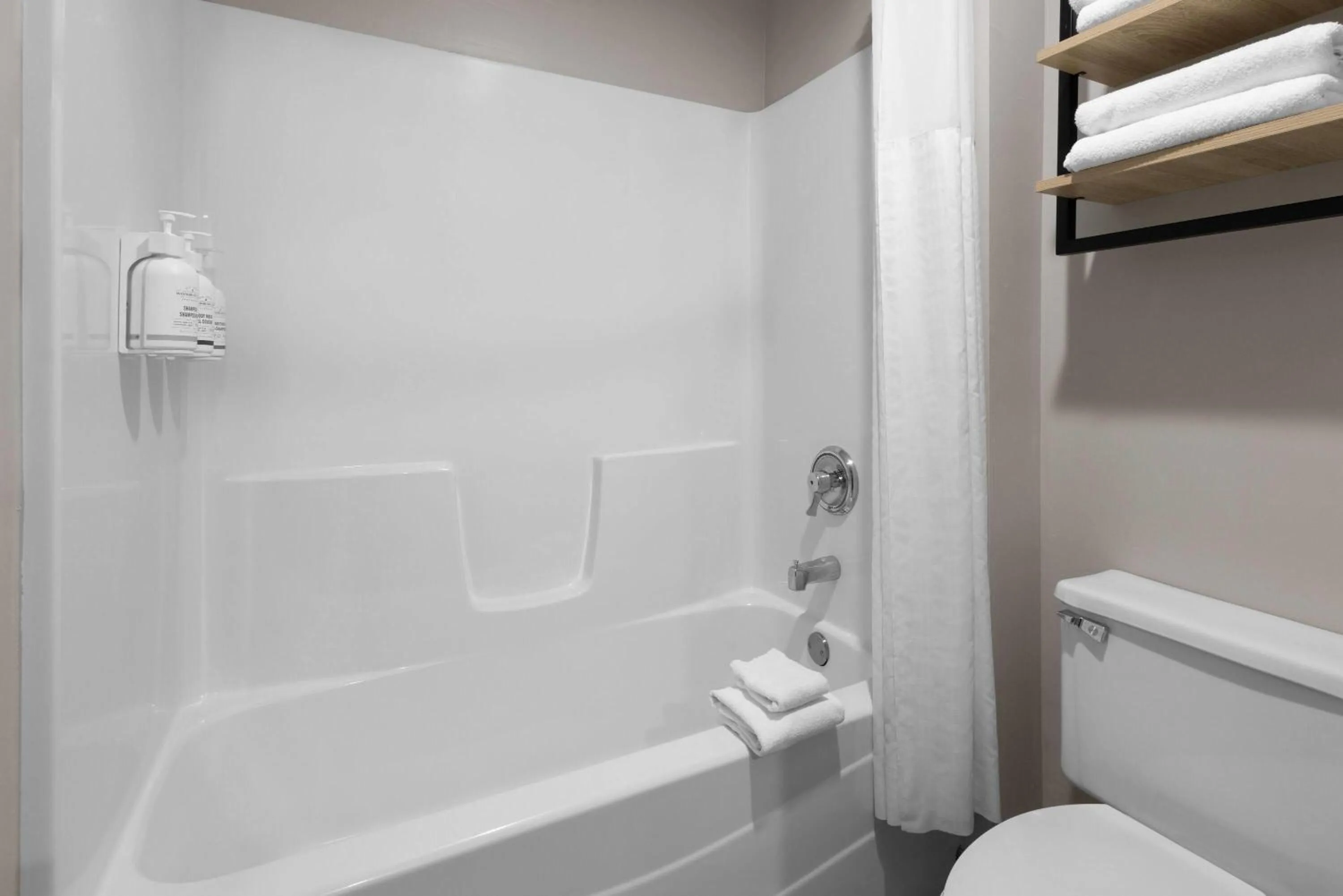 Bathroom in La Quinta by Wyndham Mansfield OH