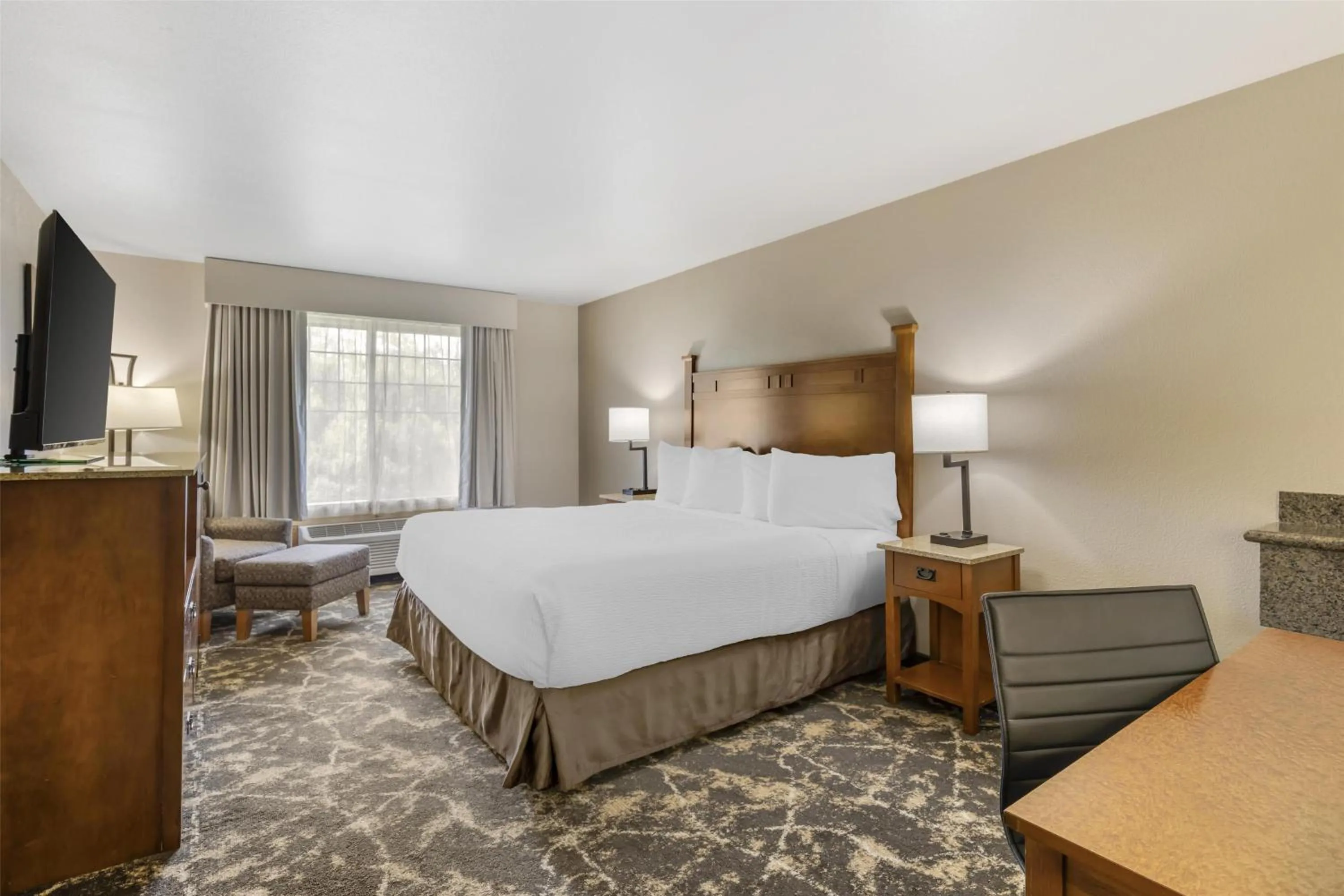 Bedroom, Bed in Best Western Plus Riverfront Hotel and Suites