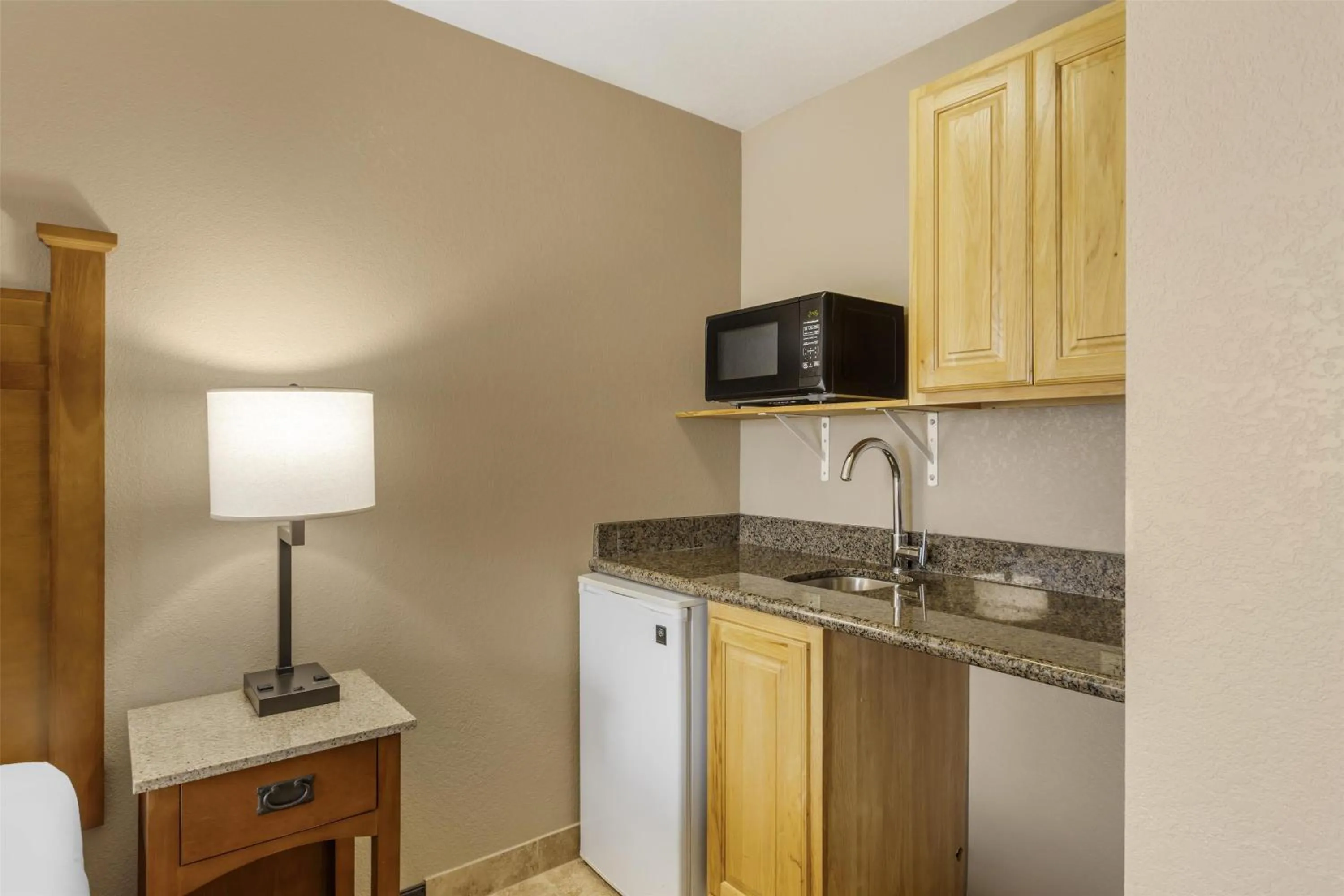 Bedroom in Best Western Plus Riverfront Hotel and Suites