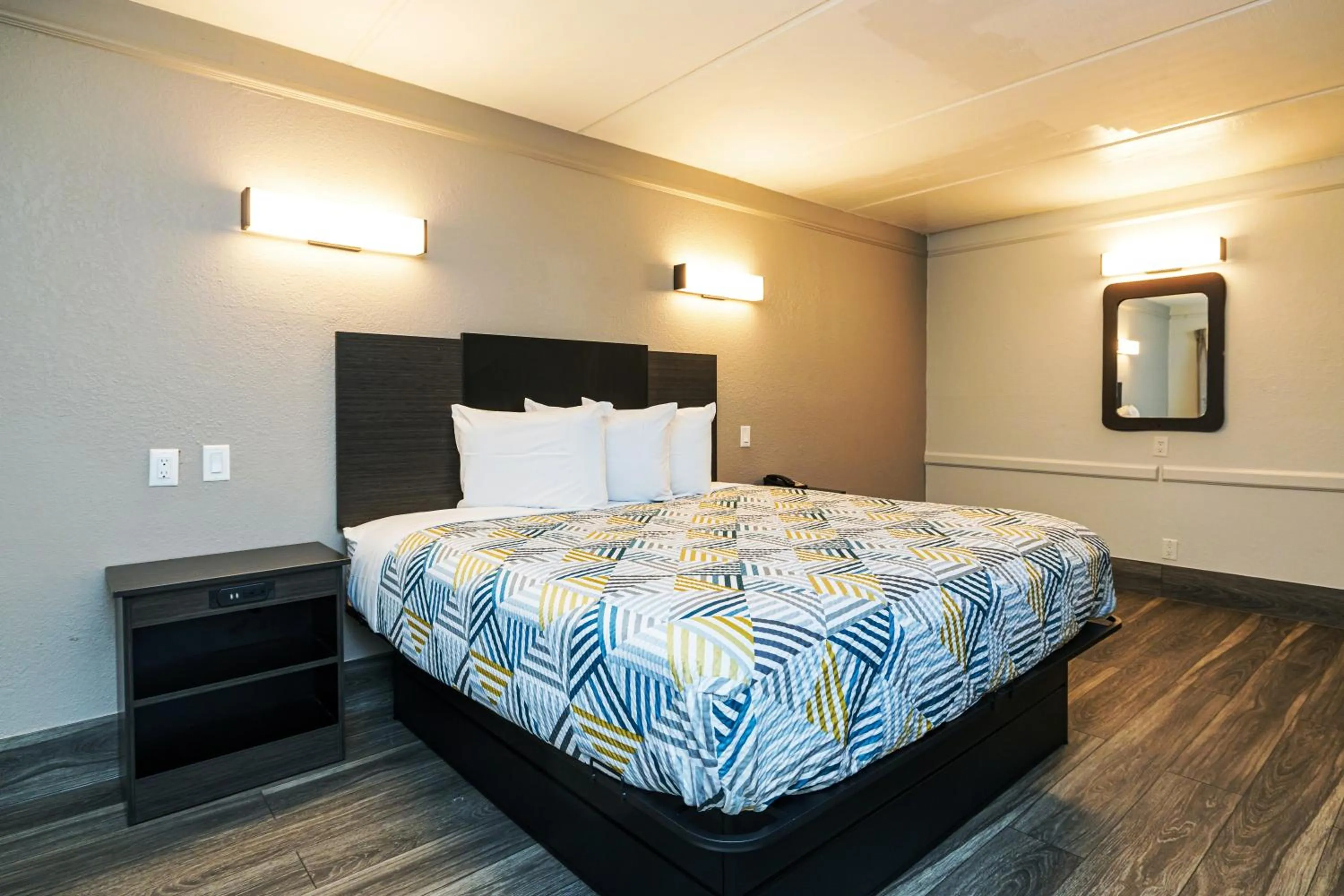 Bed in Motel 6-Baytown, TX - Garth Rd