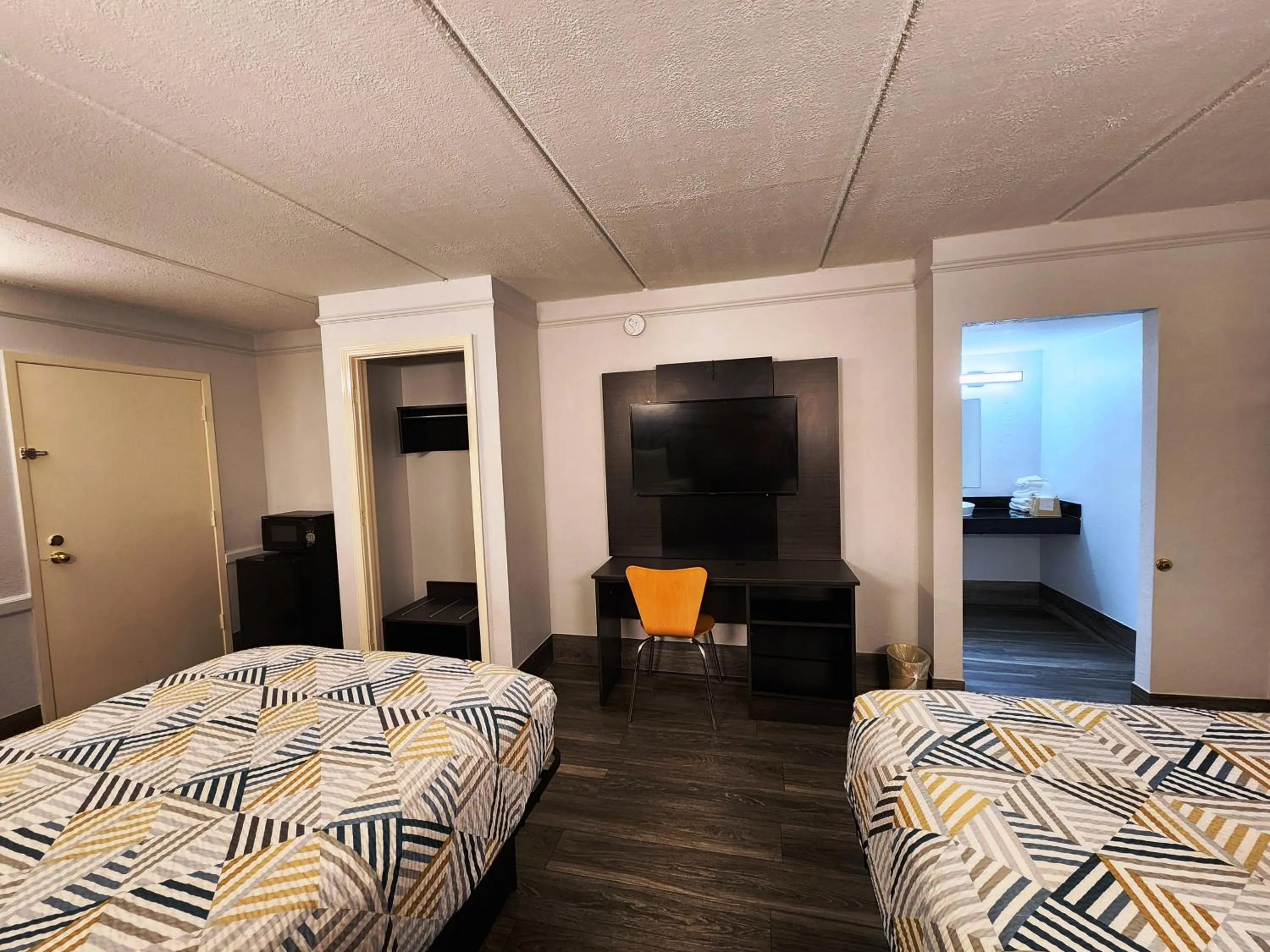 Bed in Motel 6-Baytown, TX - Garth Rd