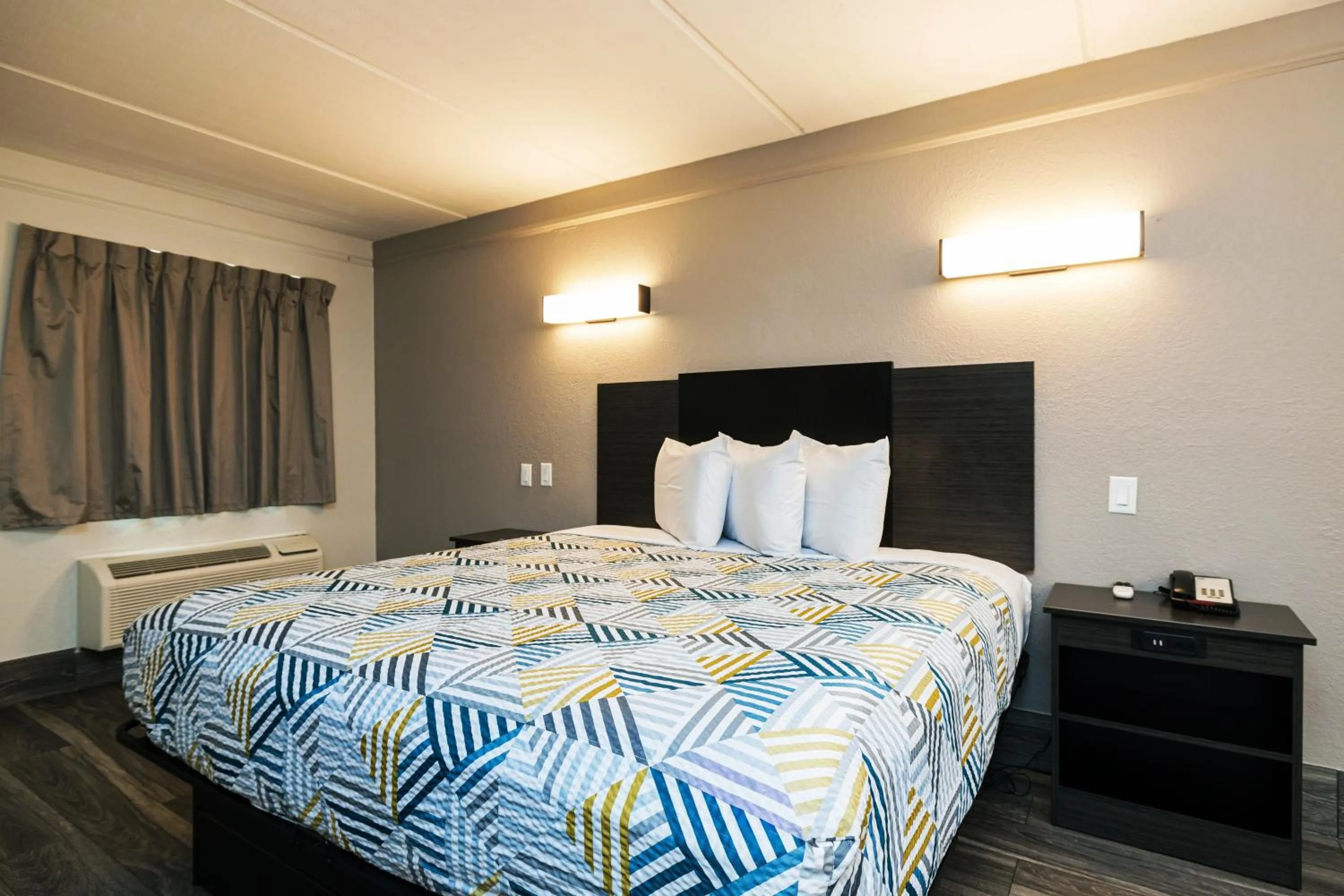 Bed in Motel 6-Baytown, TX - Garth Rd