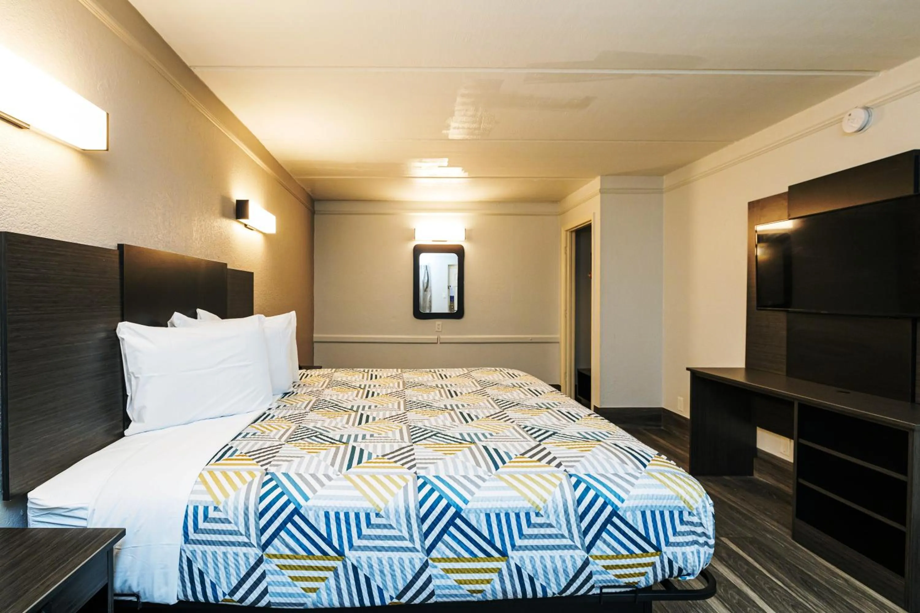 Bed in Motel 6-Baytown, TX - Garth Rd