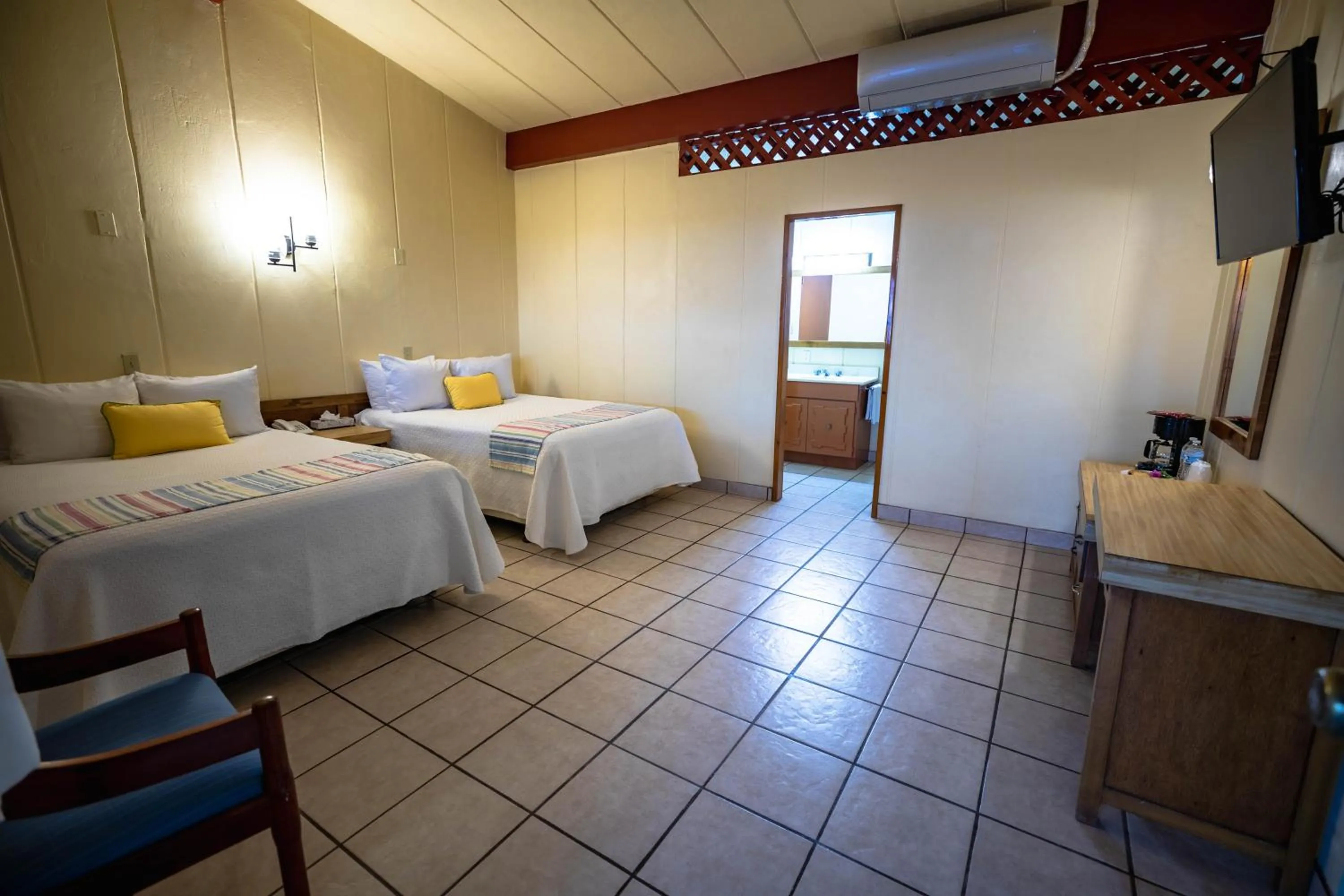 Photo of the whole room, Bed in Hotel Oasis