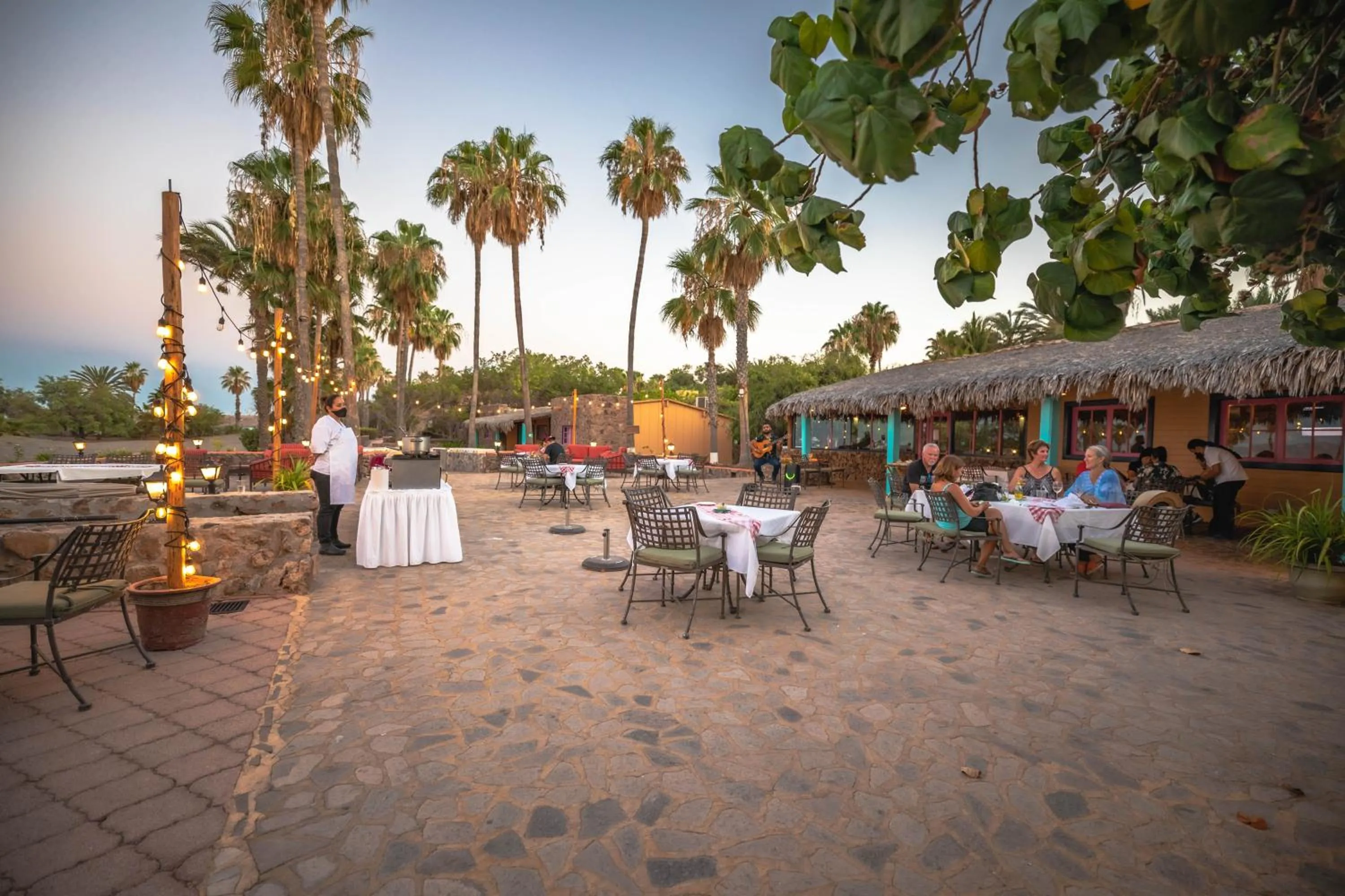 Restaurant/places to eat in Hotel Oasis