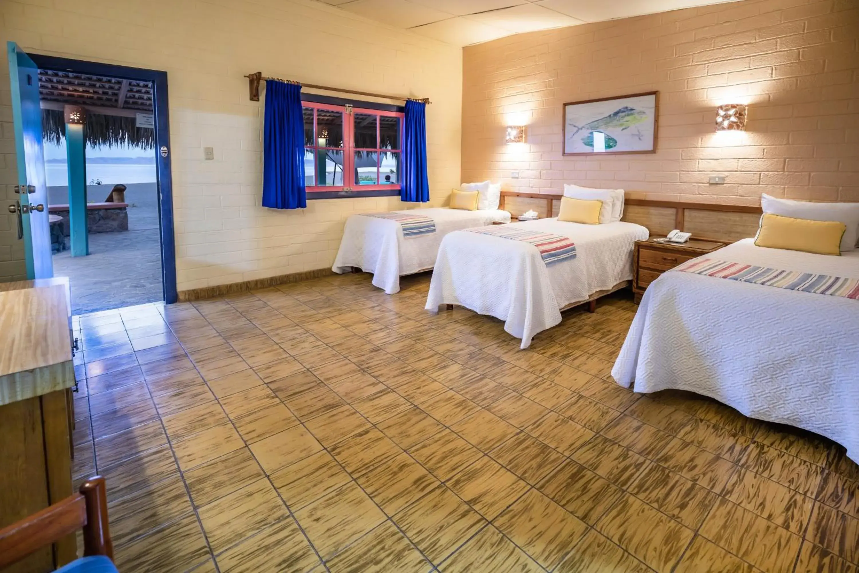 Basic Triple Room in Hotel Oasis Basic Triple Room in Hotel Oasis