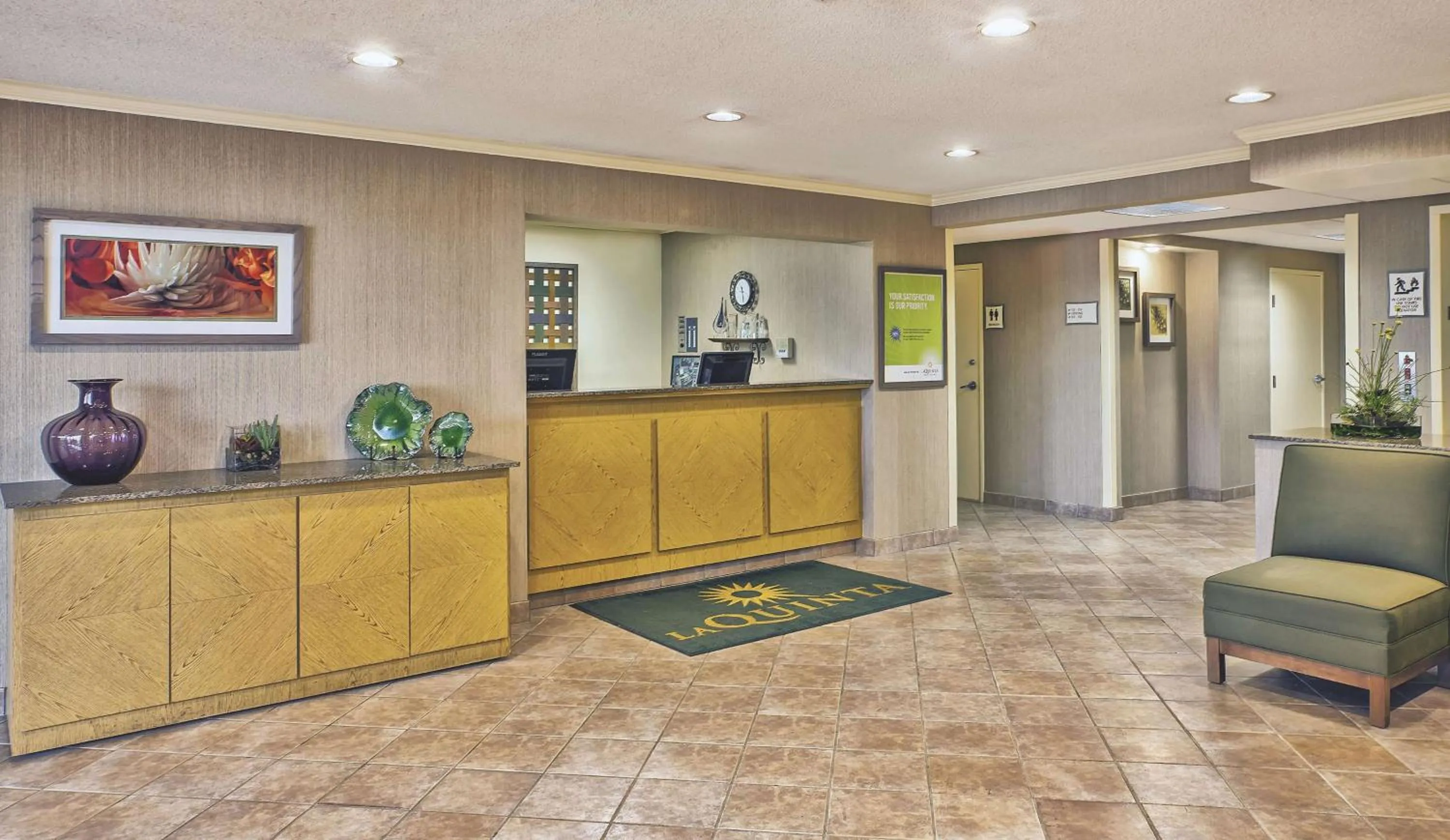 Lobby or reception in La Quinta Inn by Wyndham Toledo Perrysburg