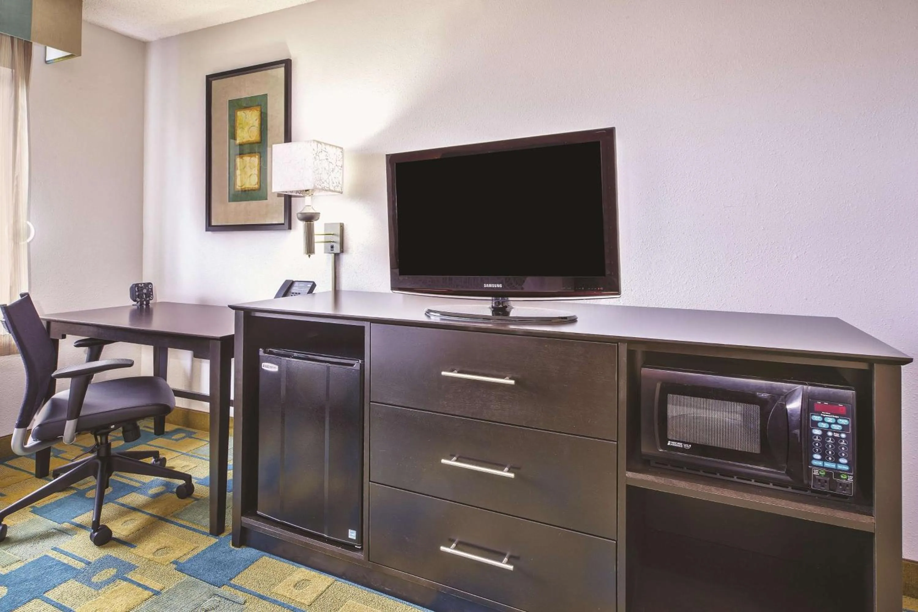 Photo of the whole room in La Quinta Inn by Wyndham Toledo Perrysburg