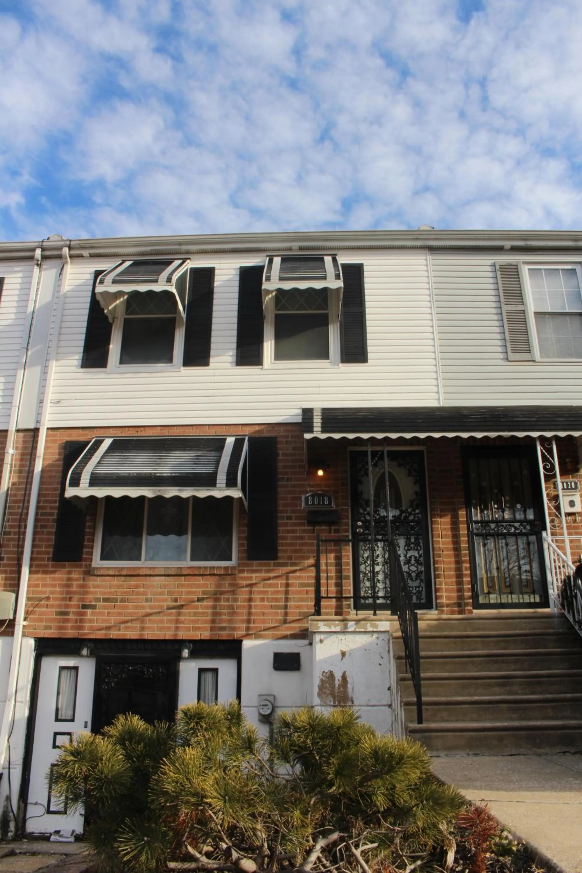 Facade/entrance in Tuscany 2900 - Classic Italian Style 3BR w Parking near Airport