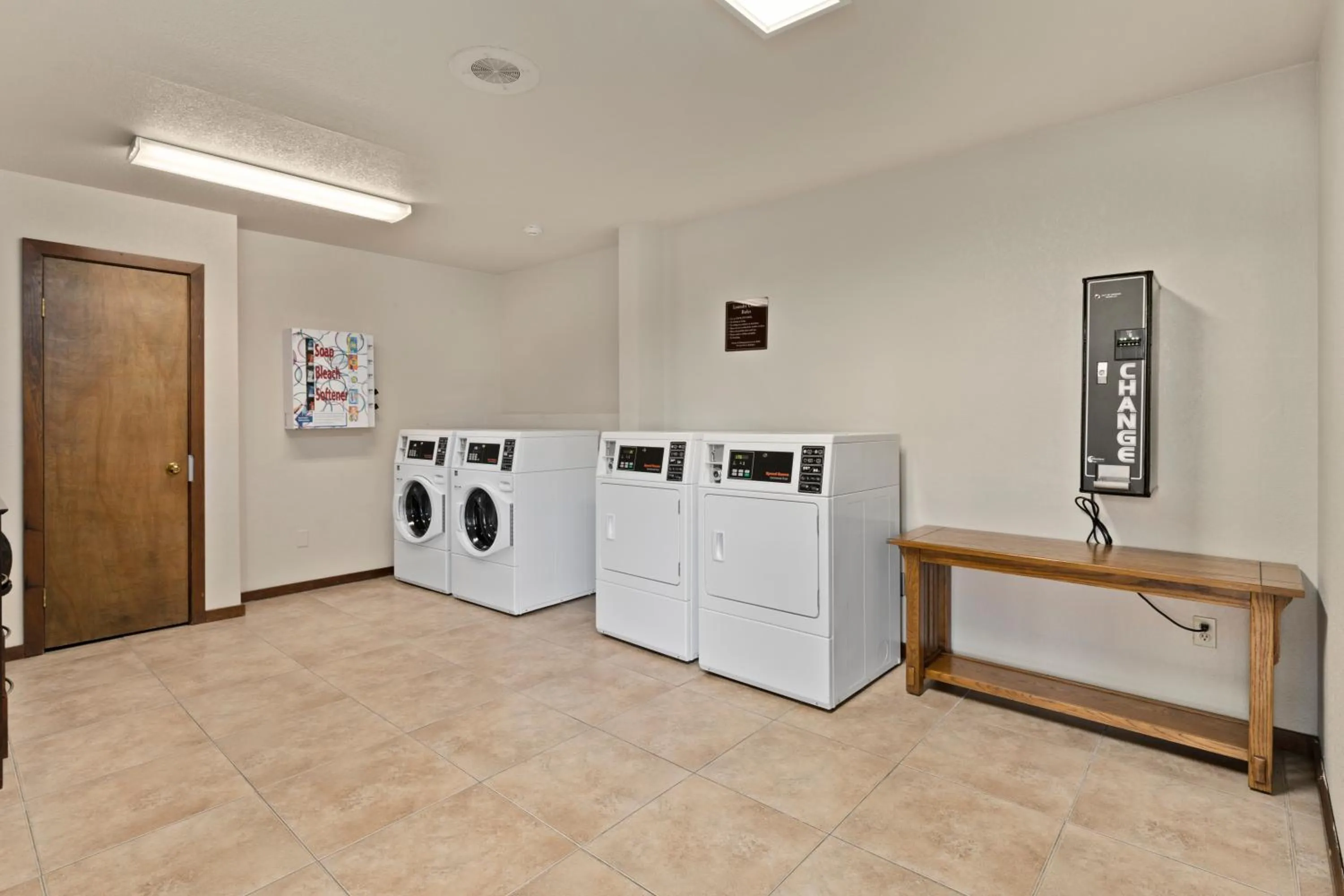 Cedar Street Hotel & Suites