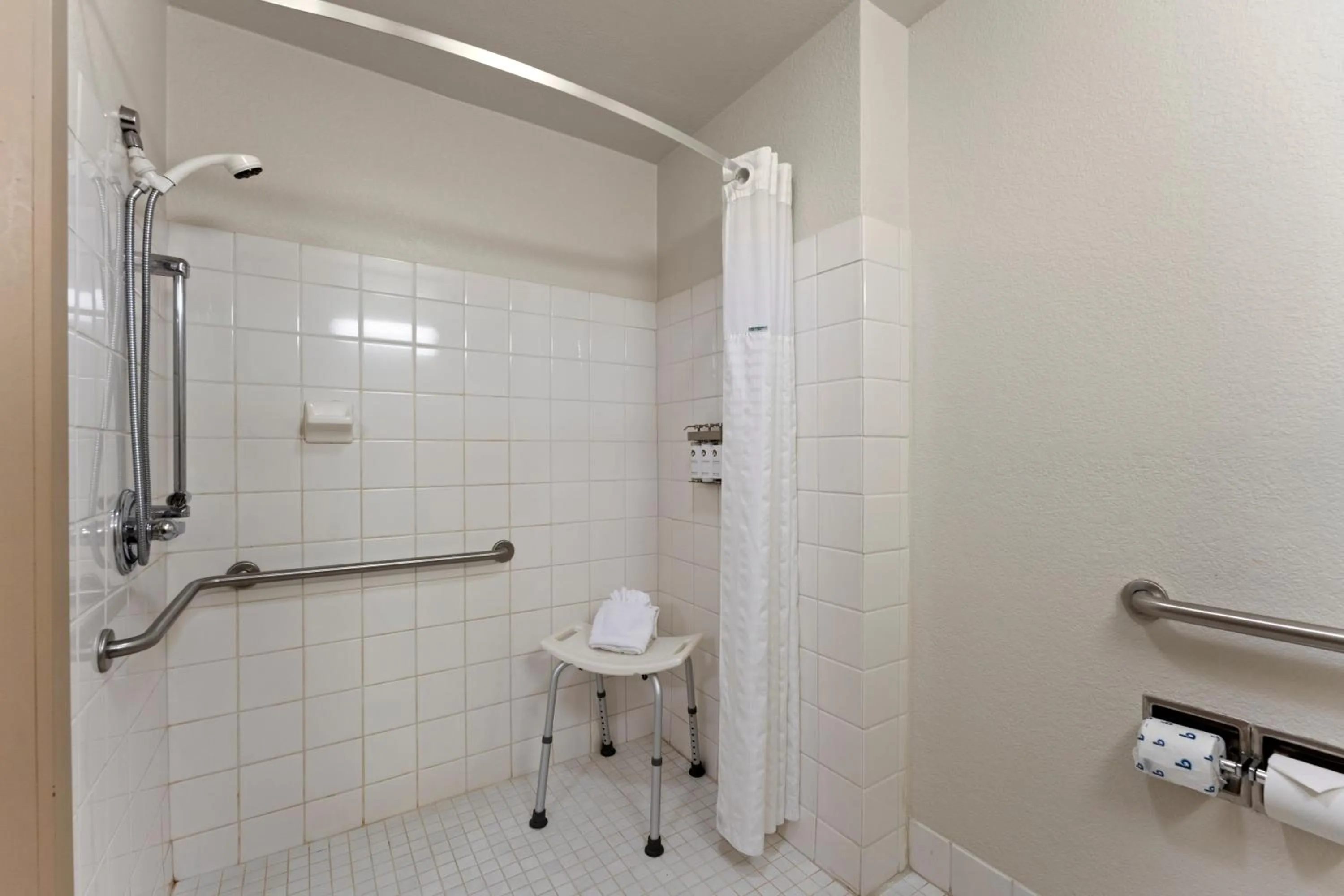 Cedar Street Hotel & Suites