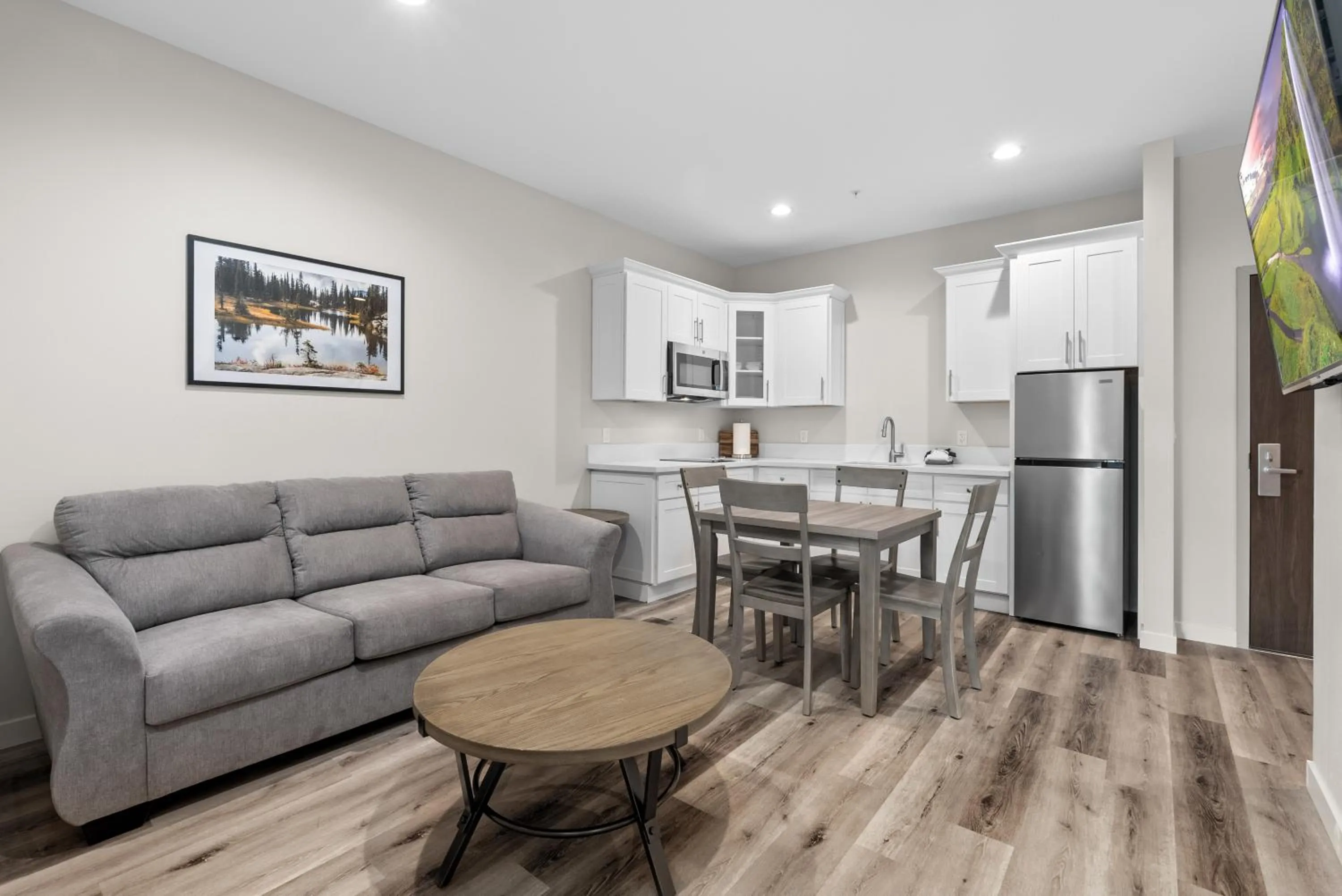 Cedar Street Hotel & Suites